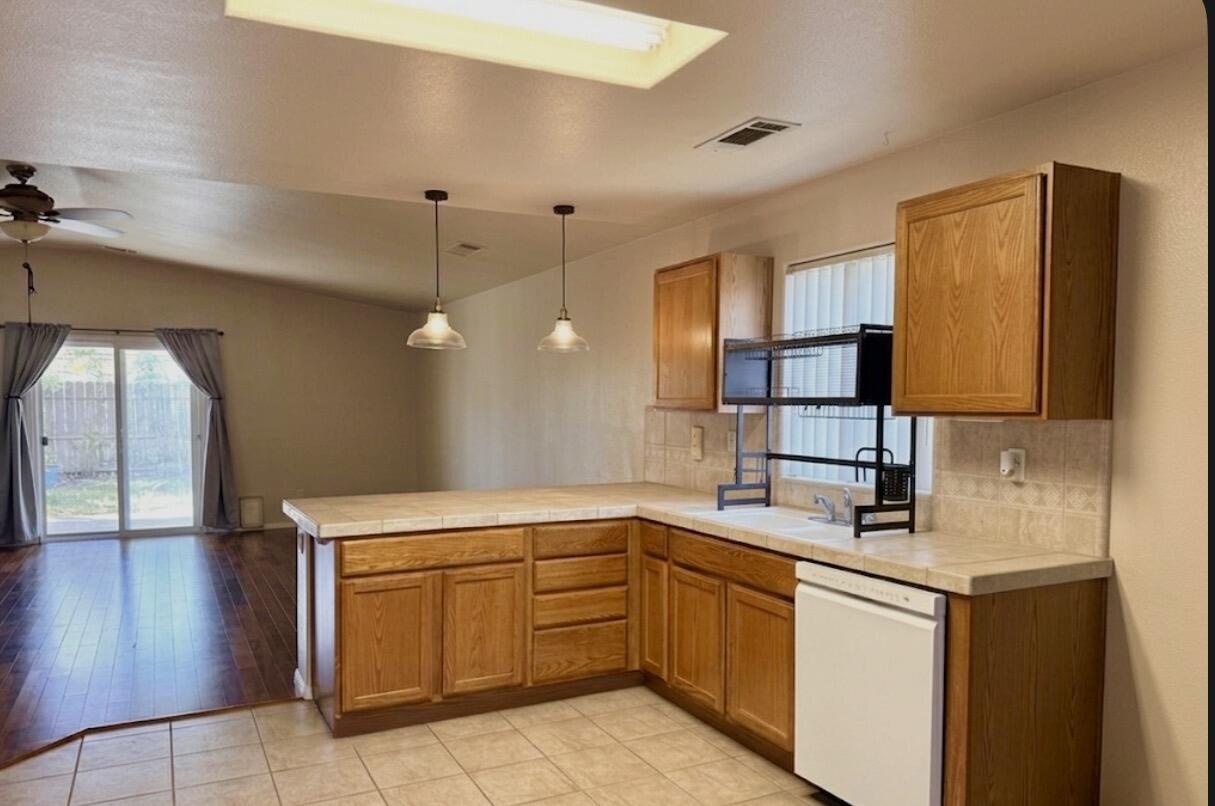 1865 La Vida Ave, Porterville, CA 93257