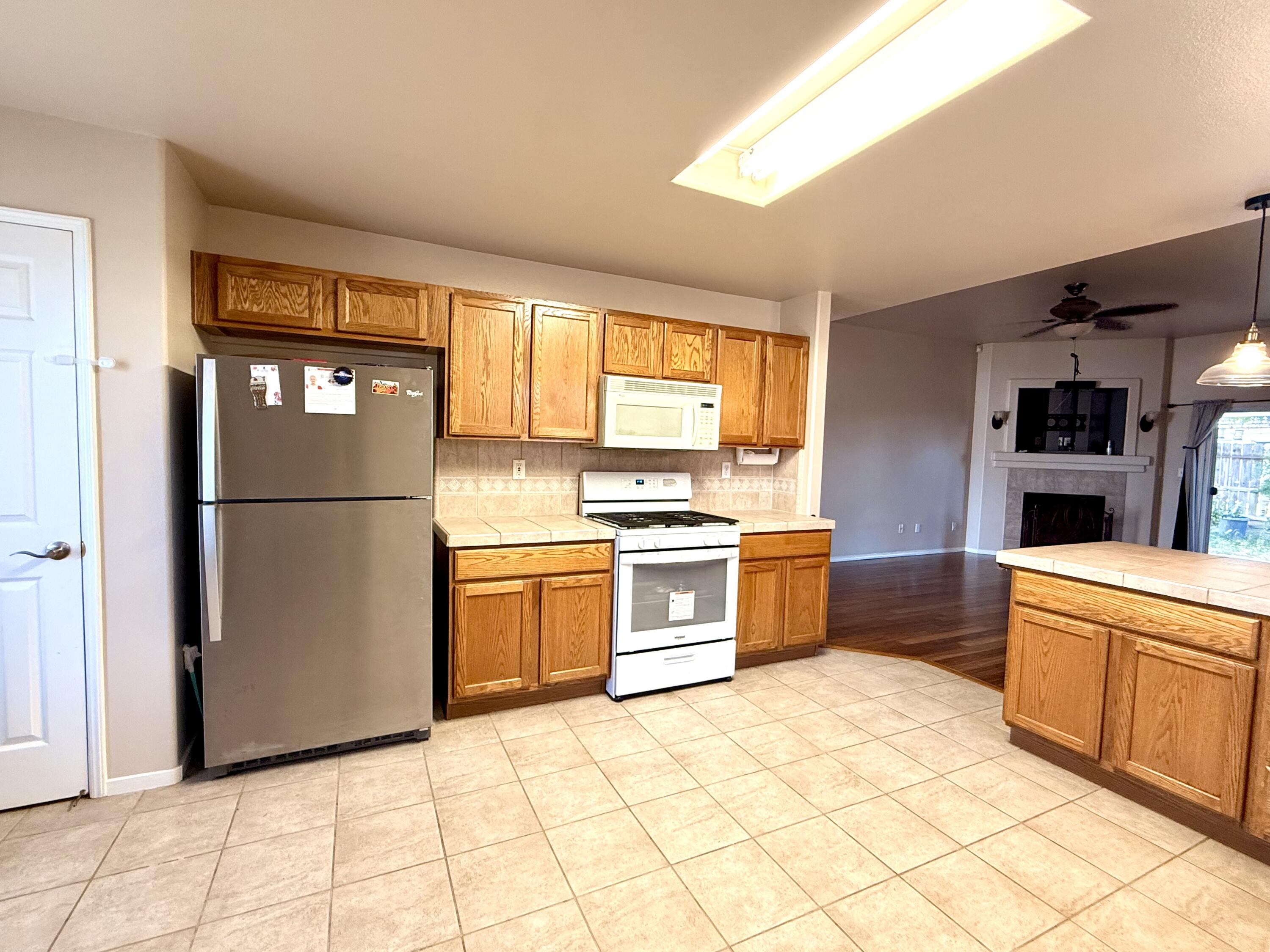 1865 La Vida Ave, Porterville, CA 93257