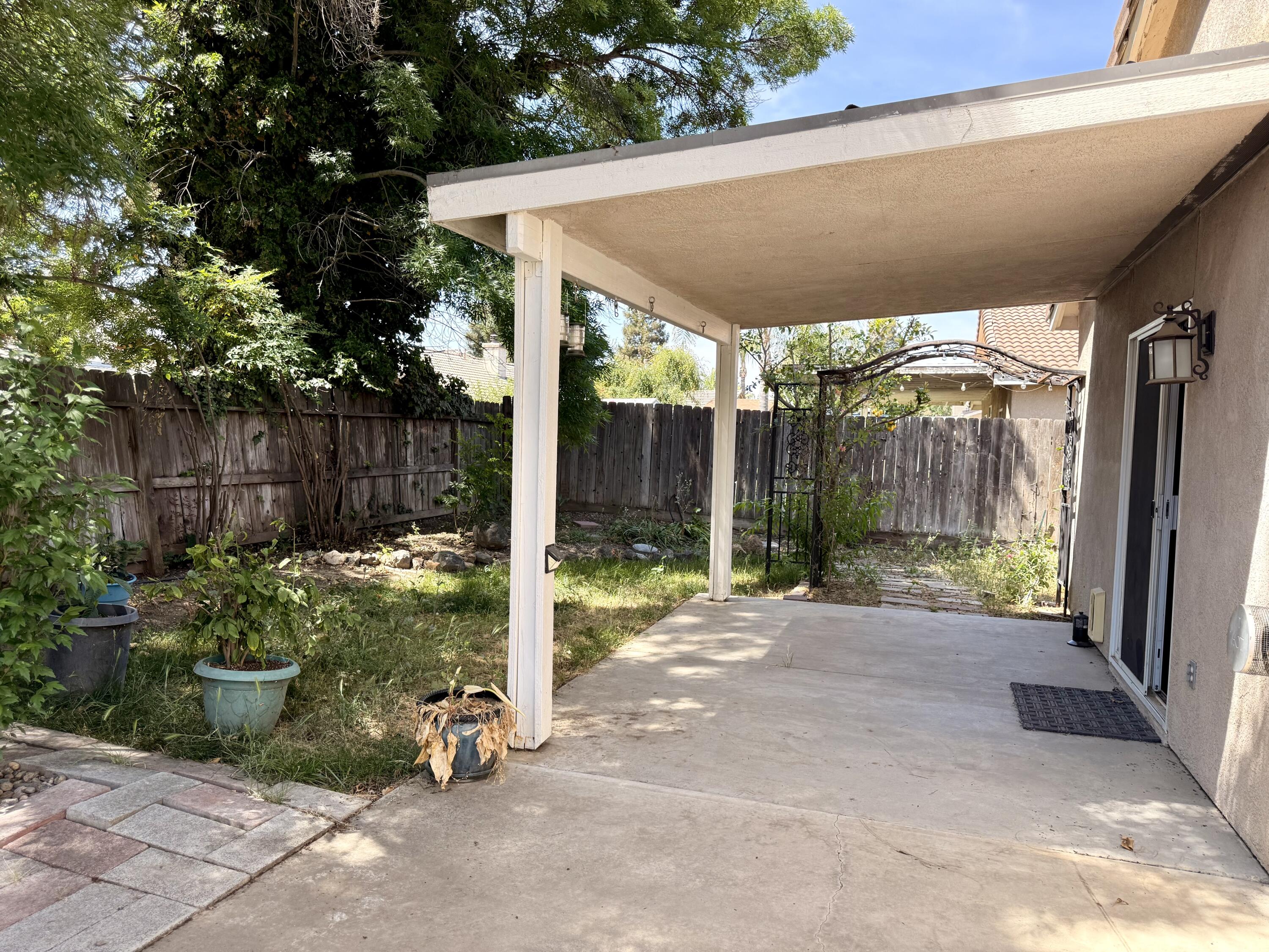 1865 La Vida Ave, Porterville, CA 93257