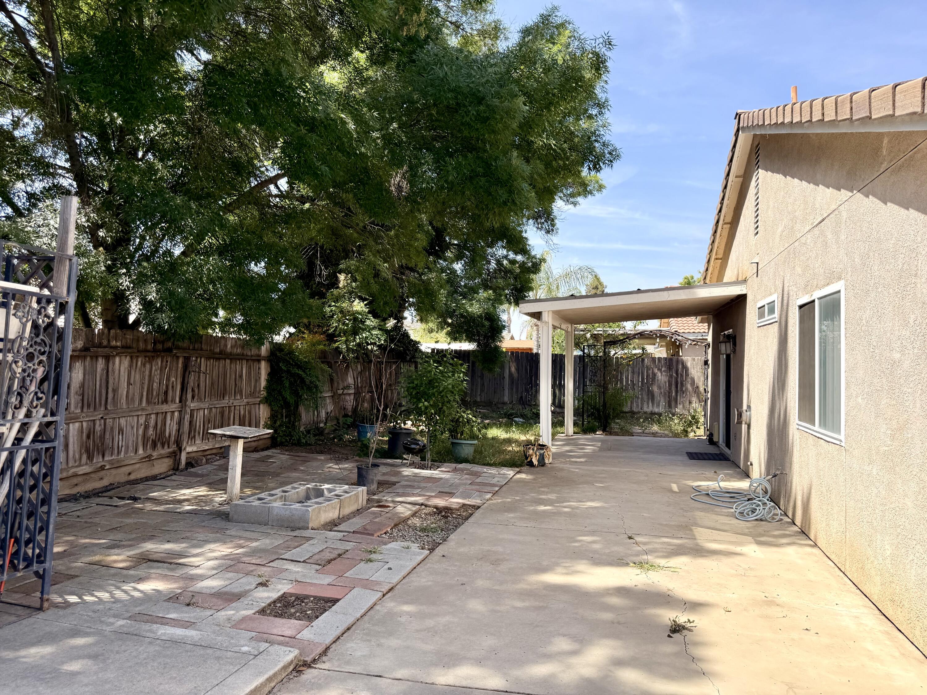 1865 La Vida Ave, Porterville, CA 93257
