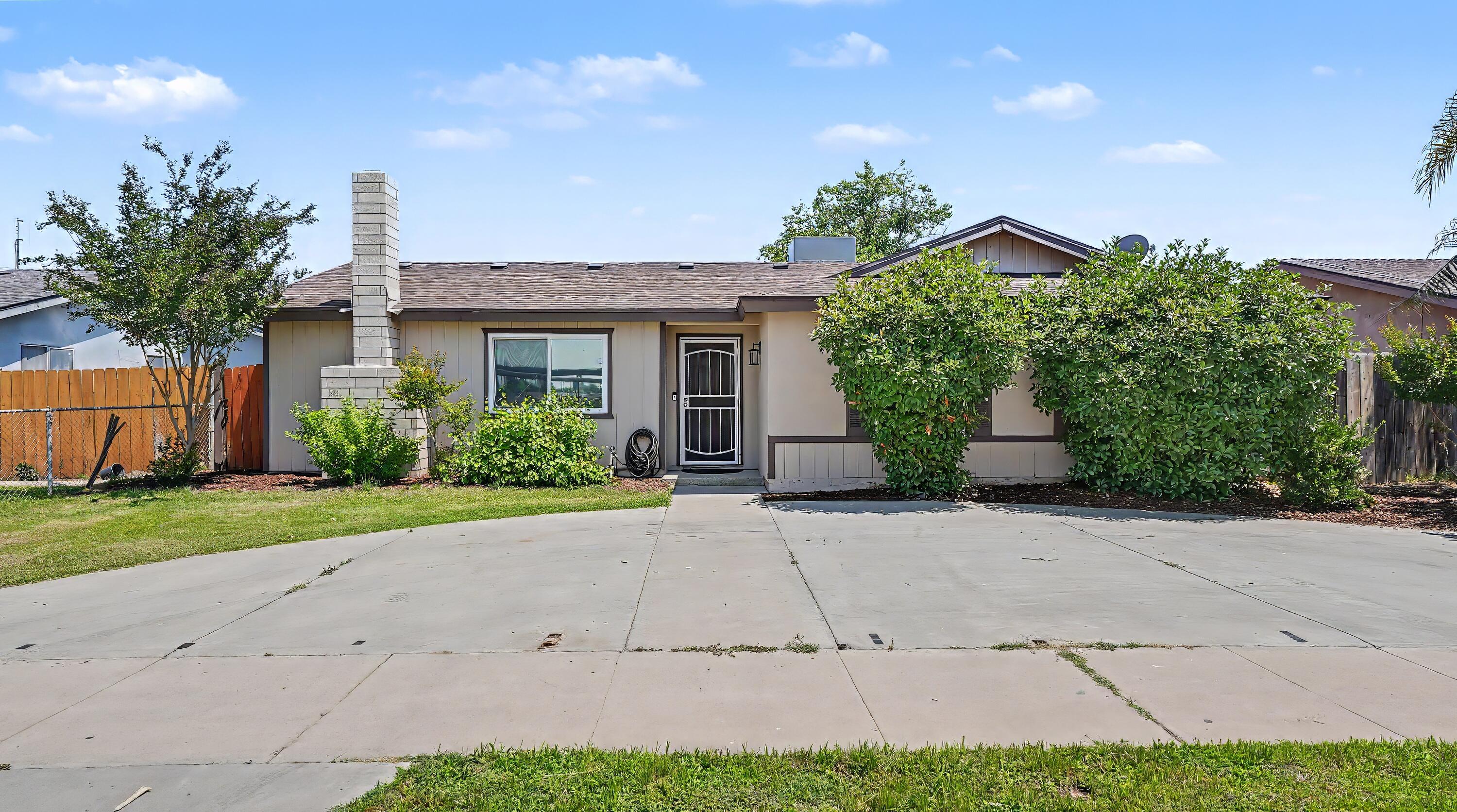 754 N West St, Tulare, CA 93274