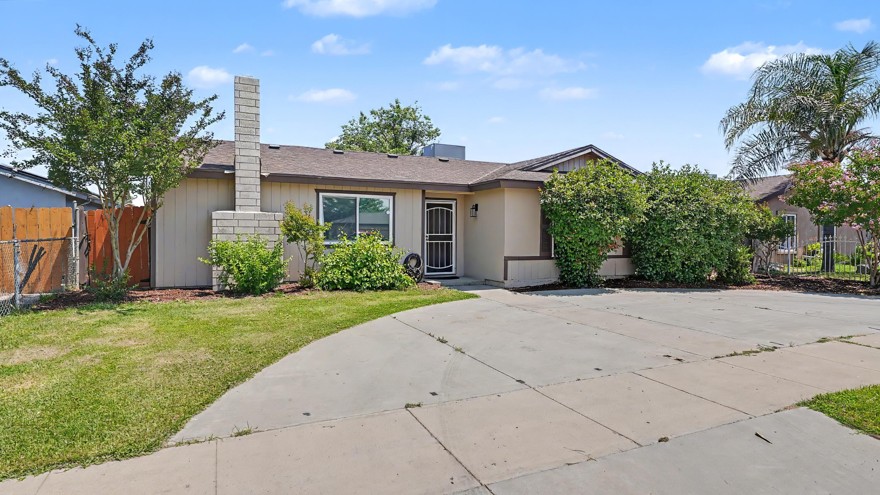 754 N West St, Tulare, CA 93274