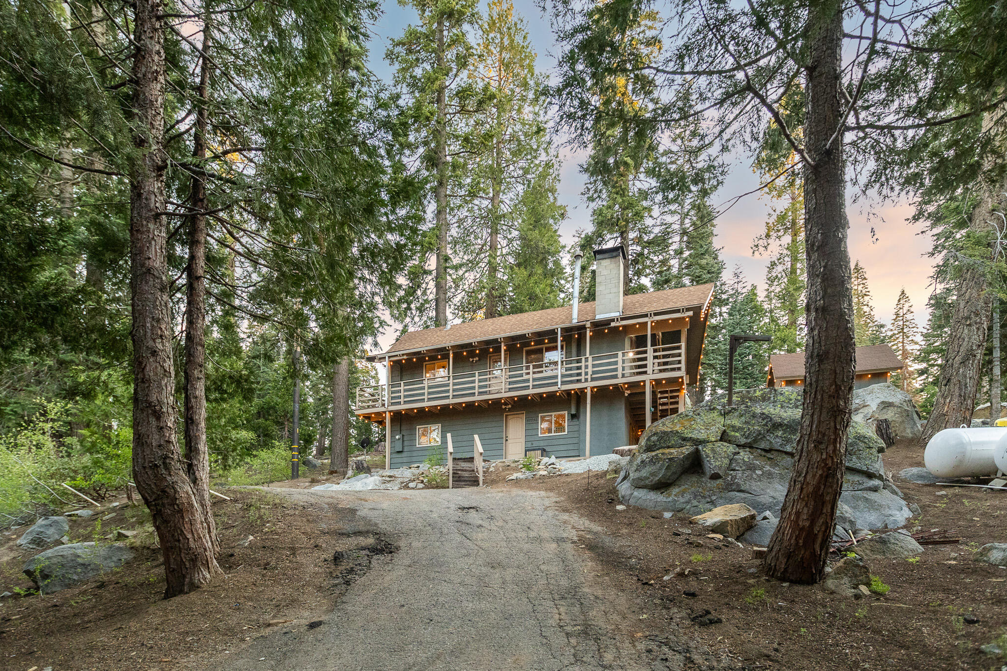 57750 Crest Dr, Springville, CA 93265