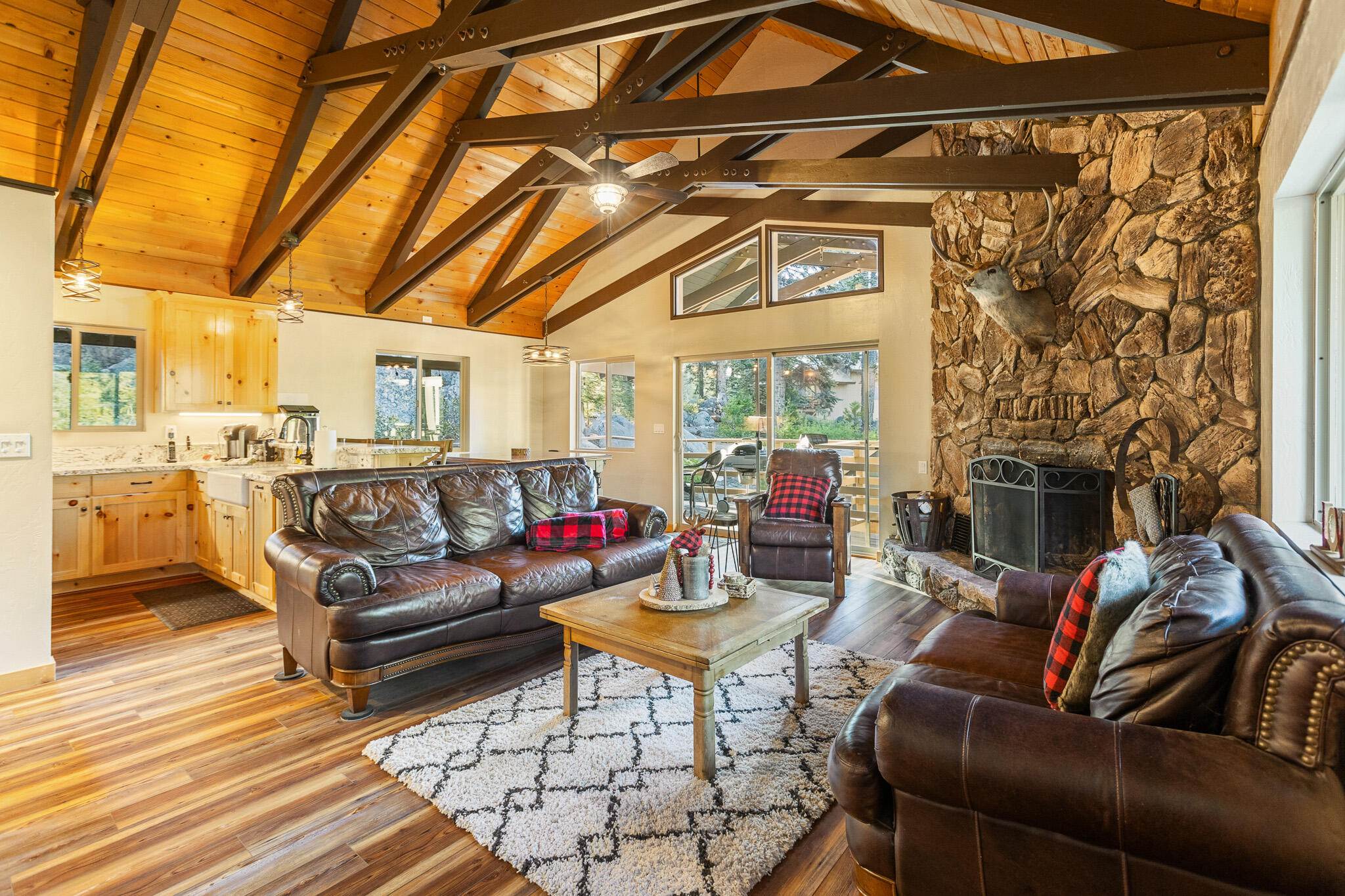 57750 Crest Dr, Springville, CA 93265