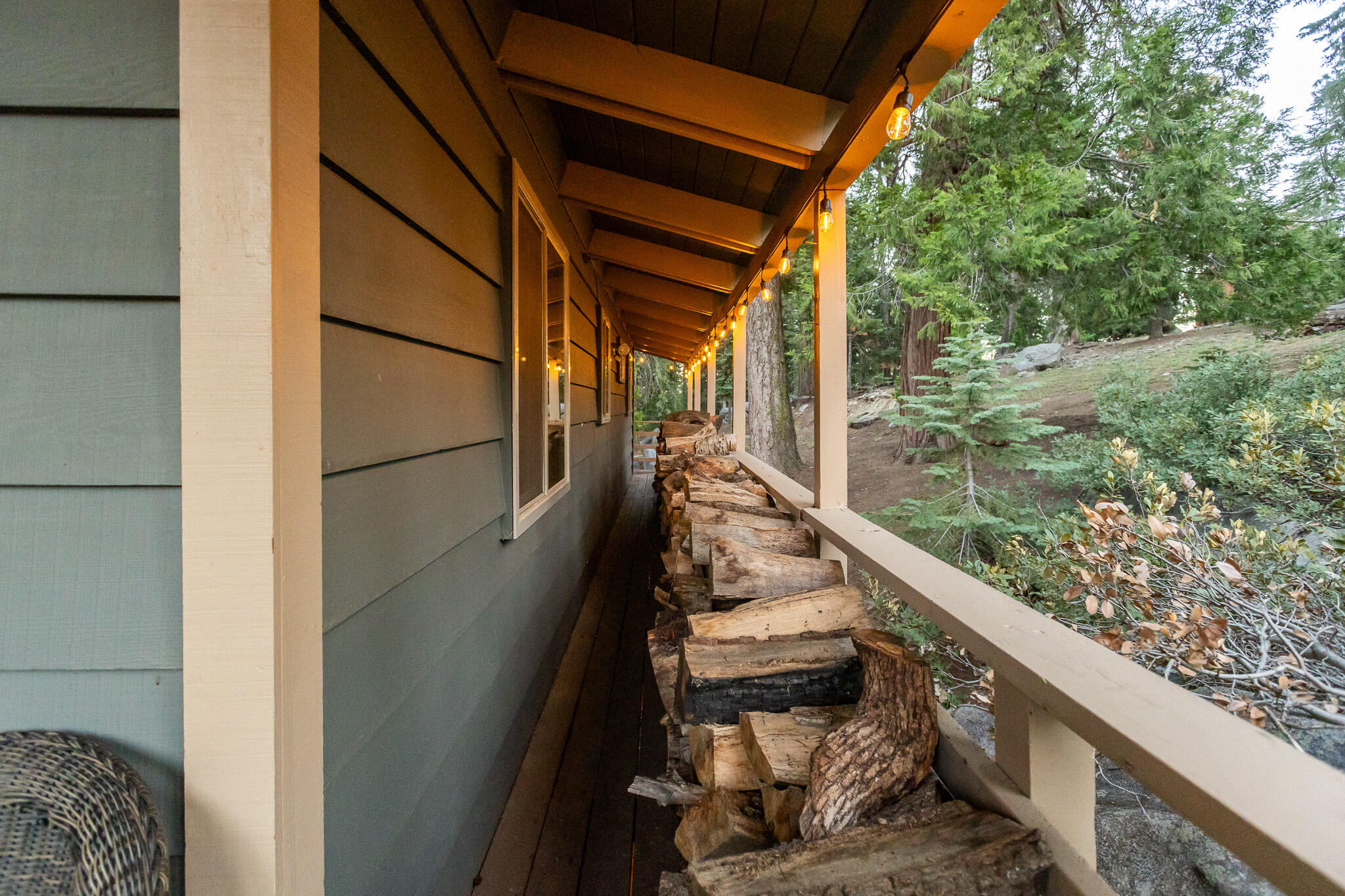 57750 Crest Dr, Springville, CA 93265