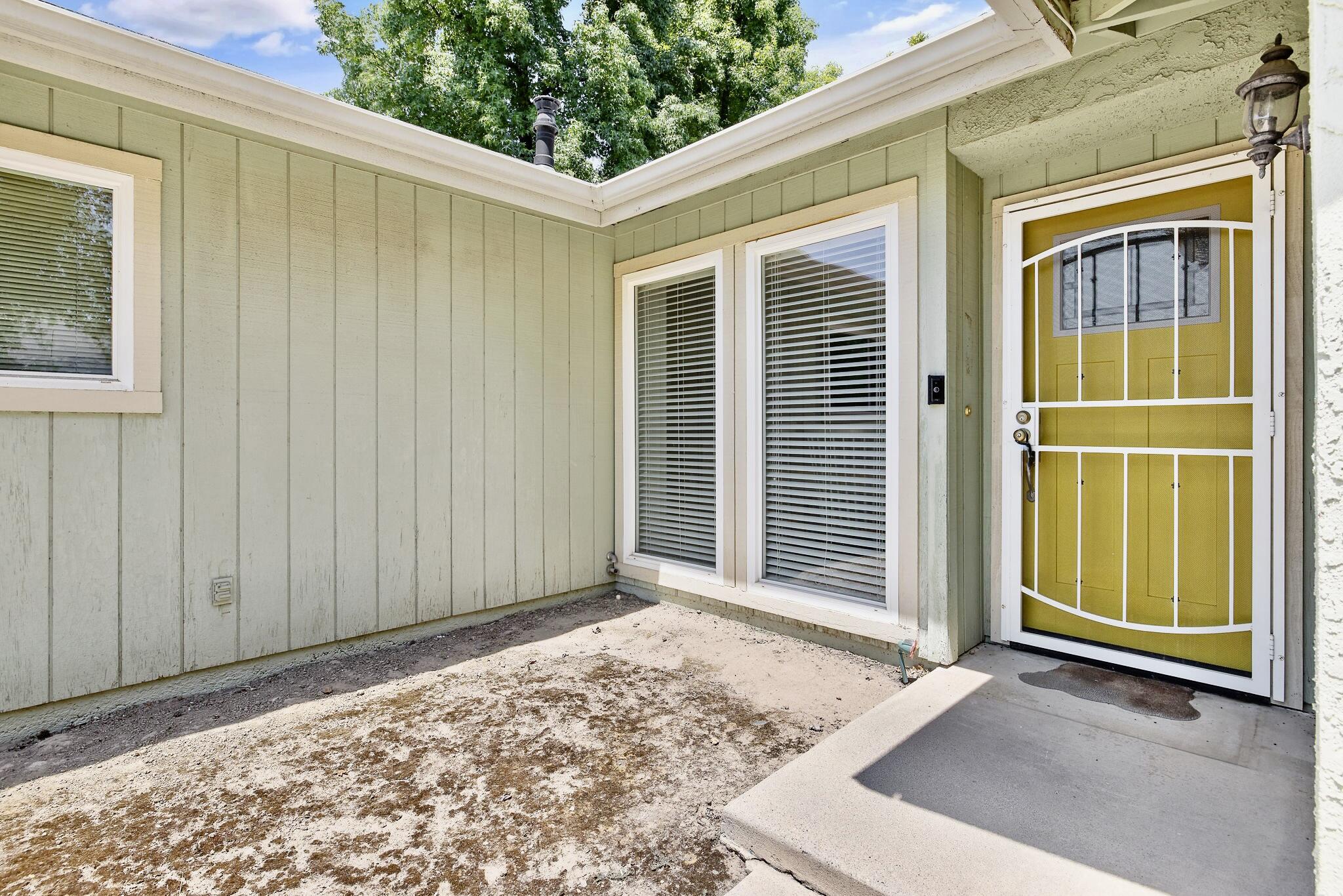 946 E Cambridge Ave, Visalia, CA 93292