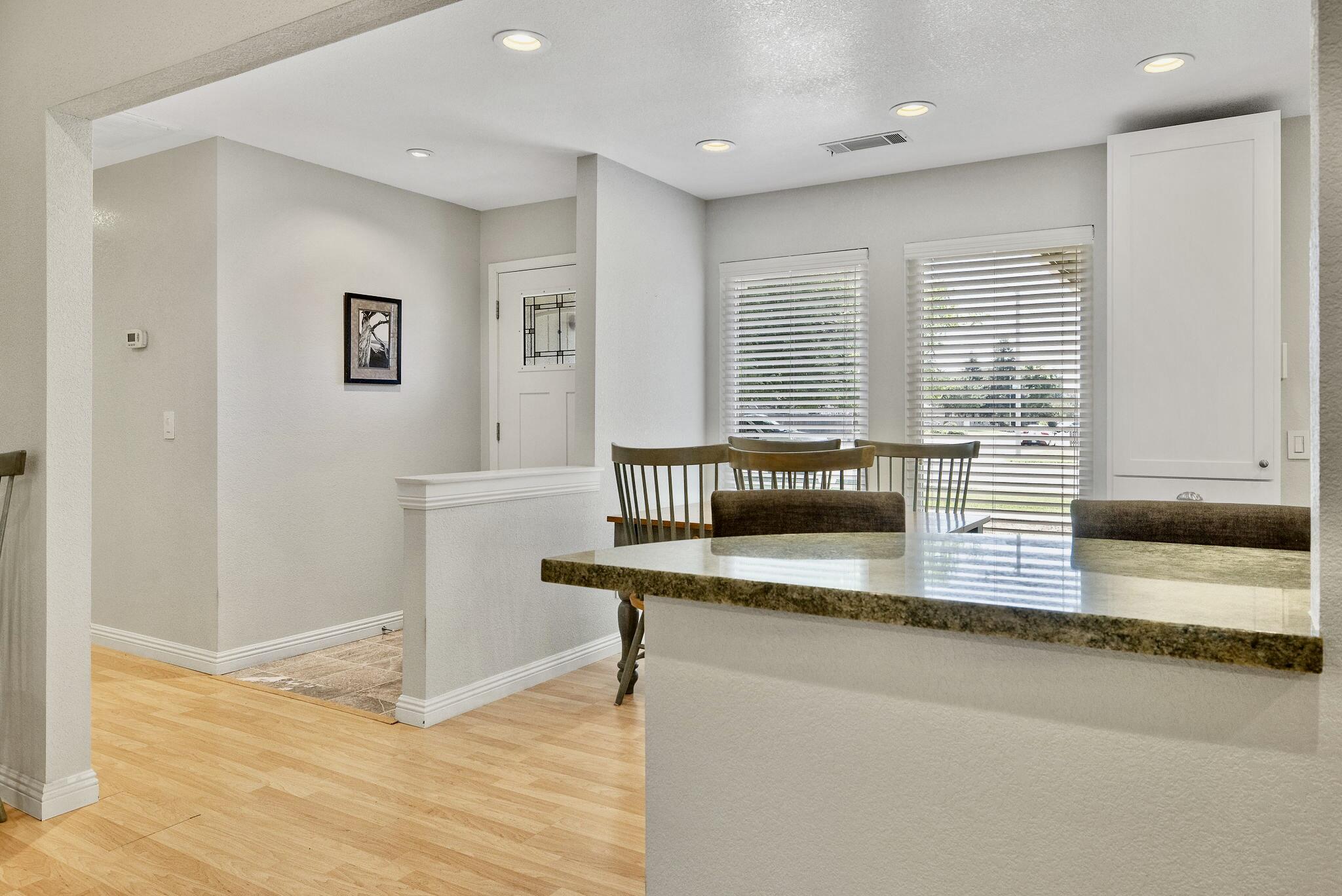 946 E Cambridge Ave, Visalia, CA 93292