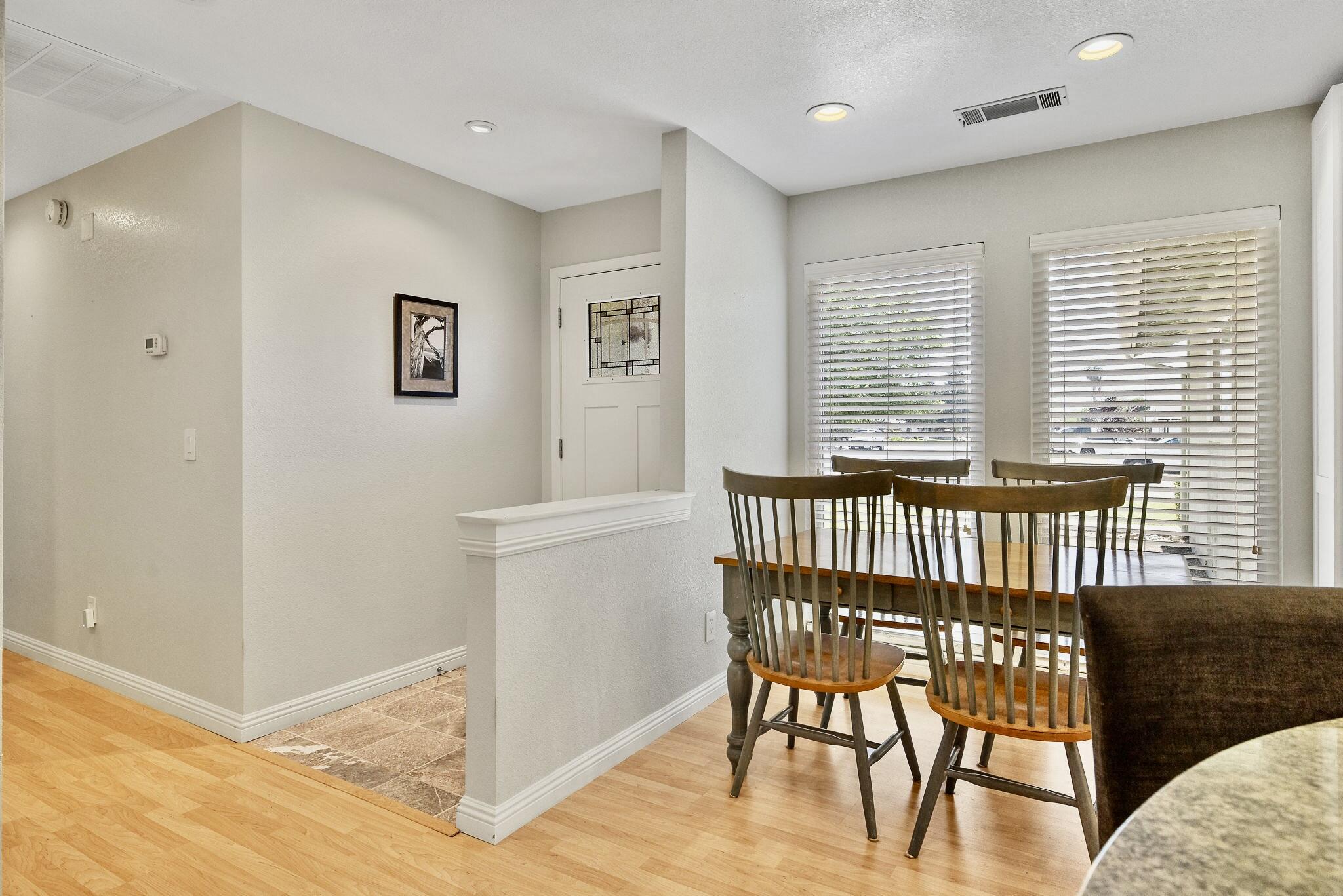 946 E Cambridge Ave, Visalia, CA 93292