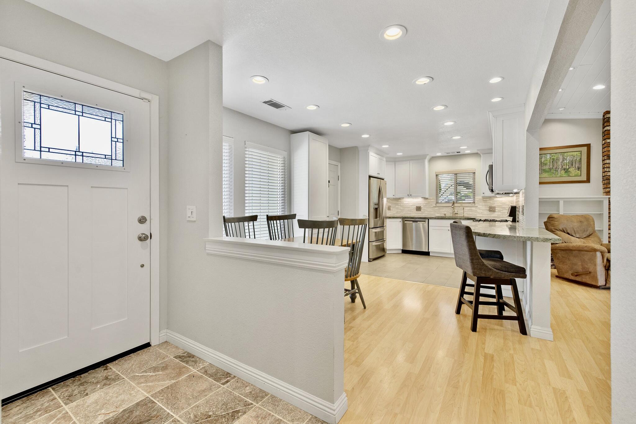 946 E Cambridge Ave, Visalia, CA 93292