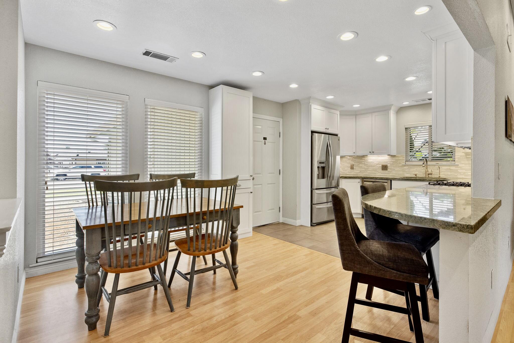 946 E Cambridge Ave, Visalia, CA 93292