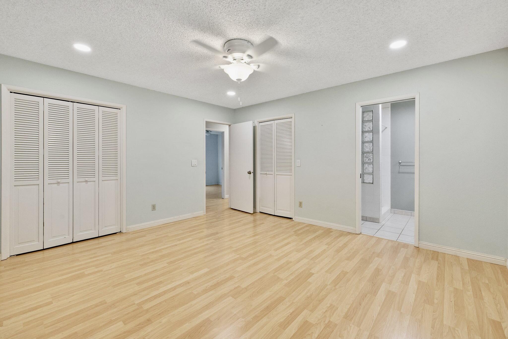 946 E Cambridge Ave, Visalia, CA 93292