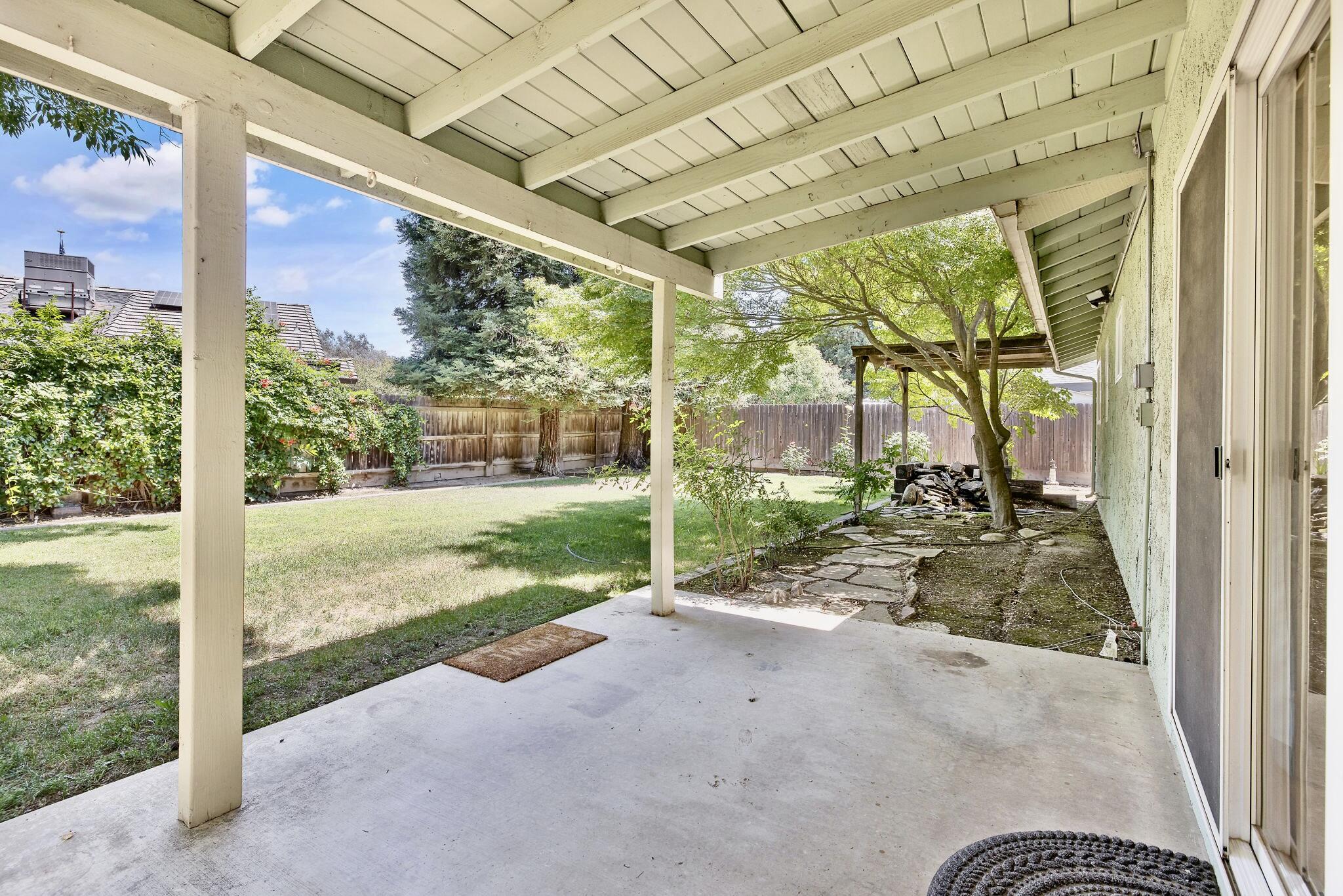 946 E Cambridge Ave, Visalia, CA 93292
