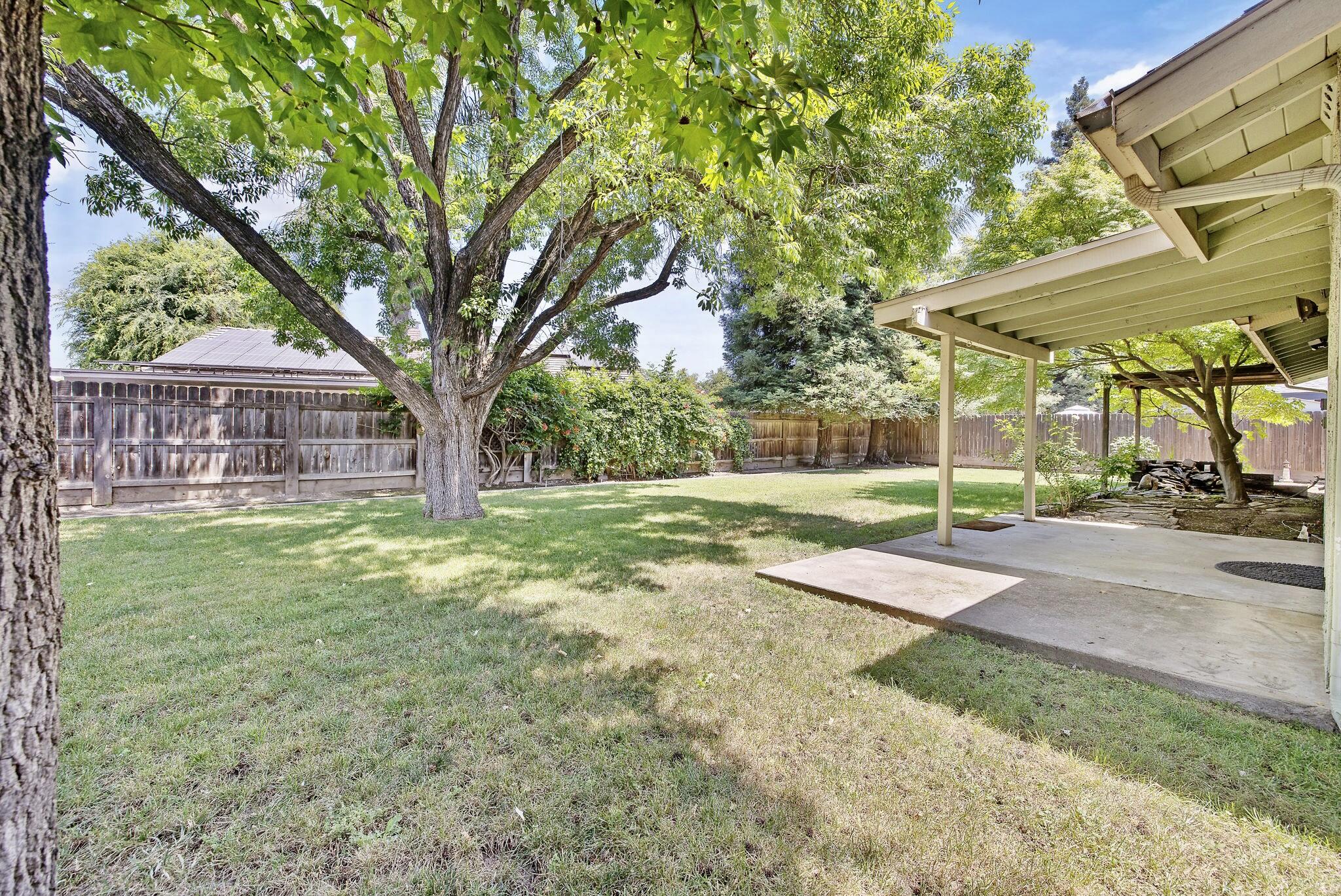 946 E Cambridge Ave, Visalia, CA 93292