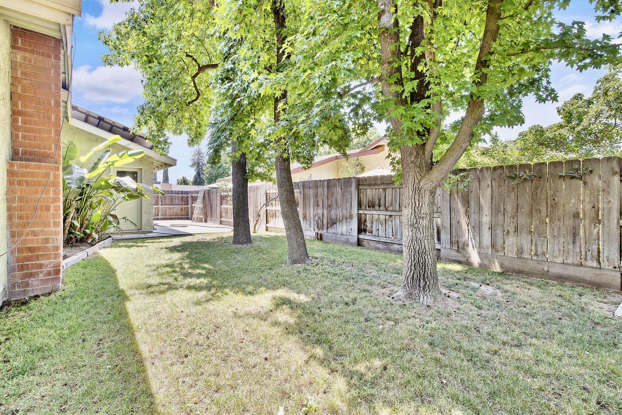 946 E Cambridge Ave, Visalia, CA 93292