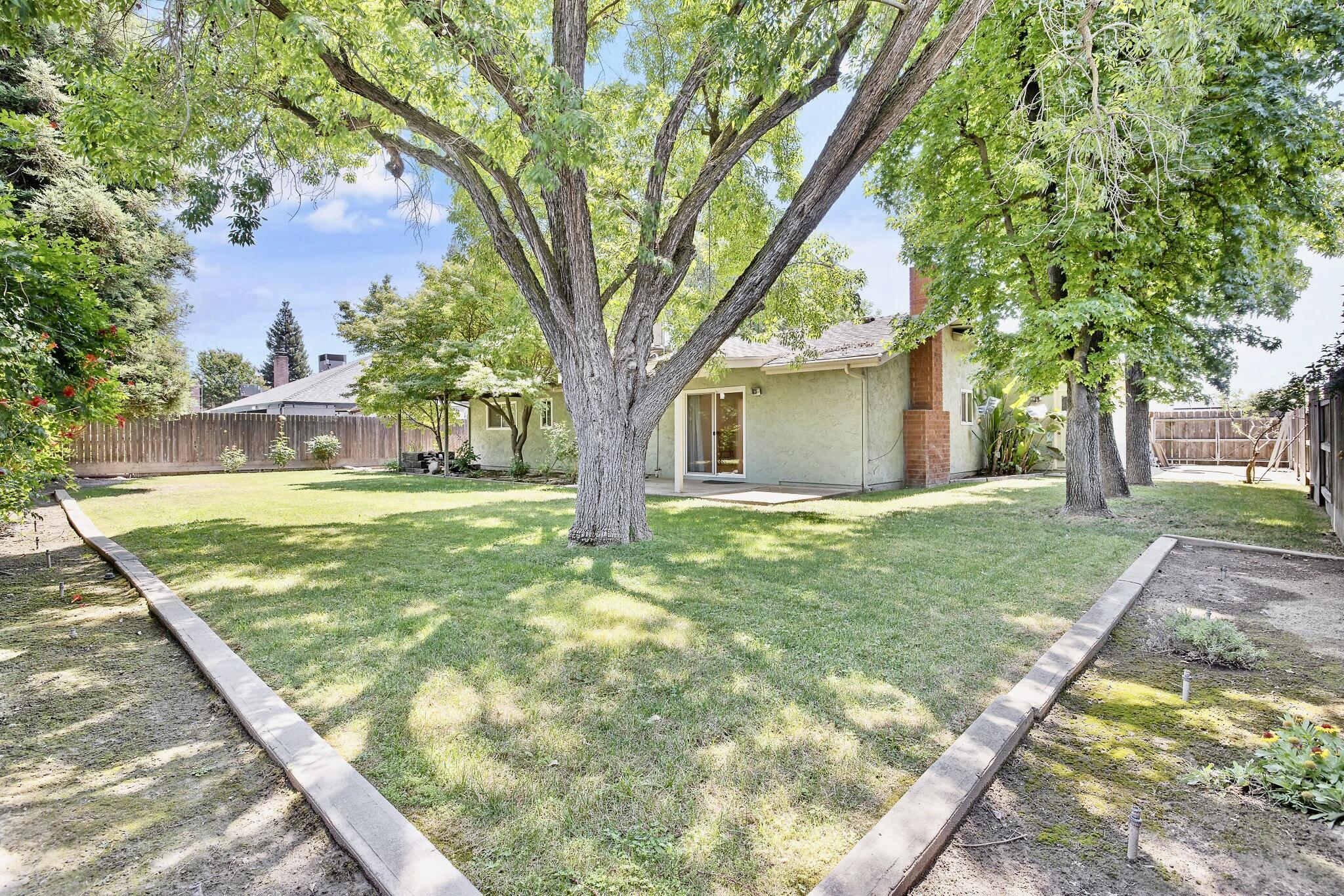 946 E Cambridge Ave, Visalia, CA 93292