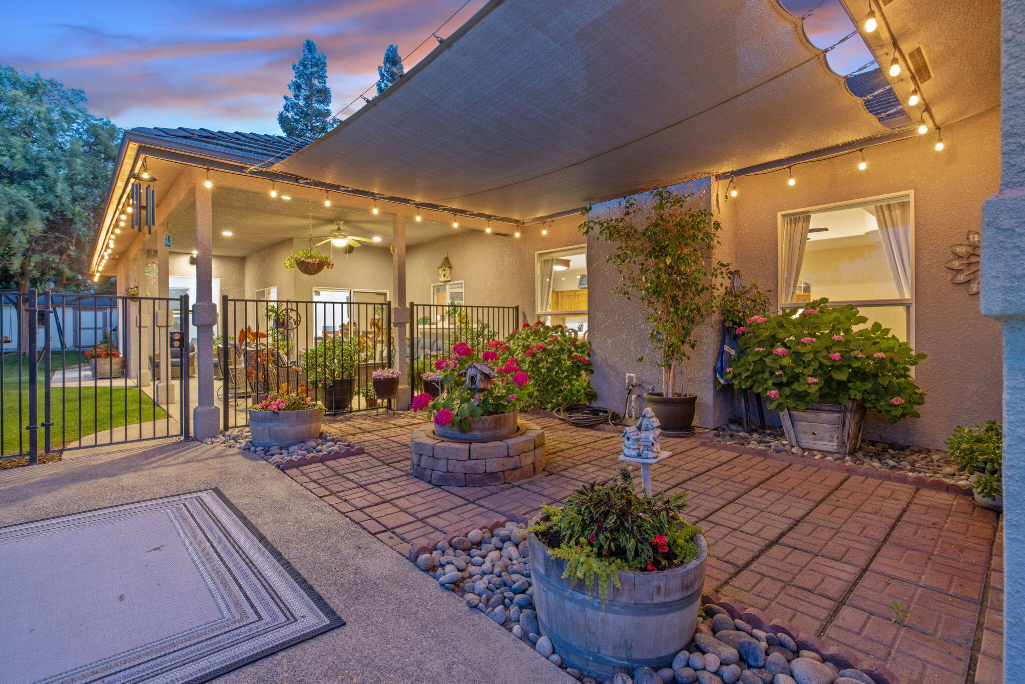 2833 E Laura Ct, Visalia, CA 93292