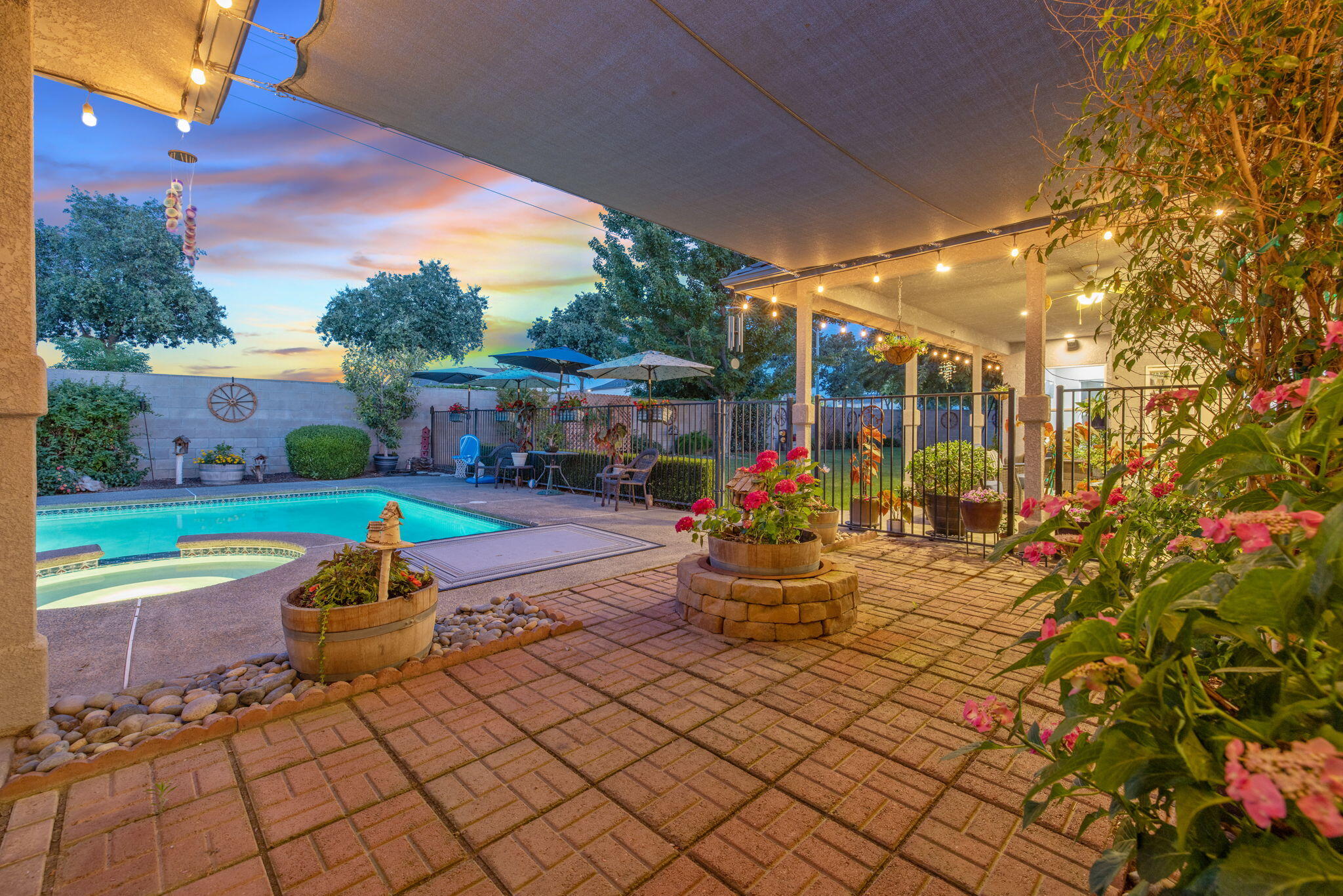 2833 E Laura Ct, Visalia, CA 93292