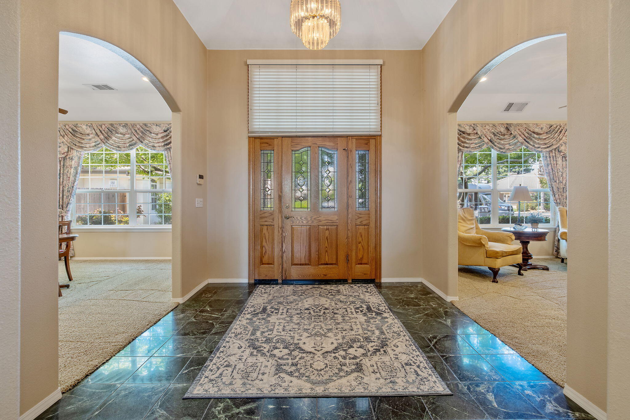 2833 E Laura Ct, Visalia, CA 93292