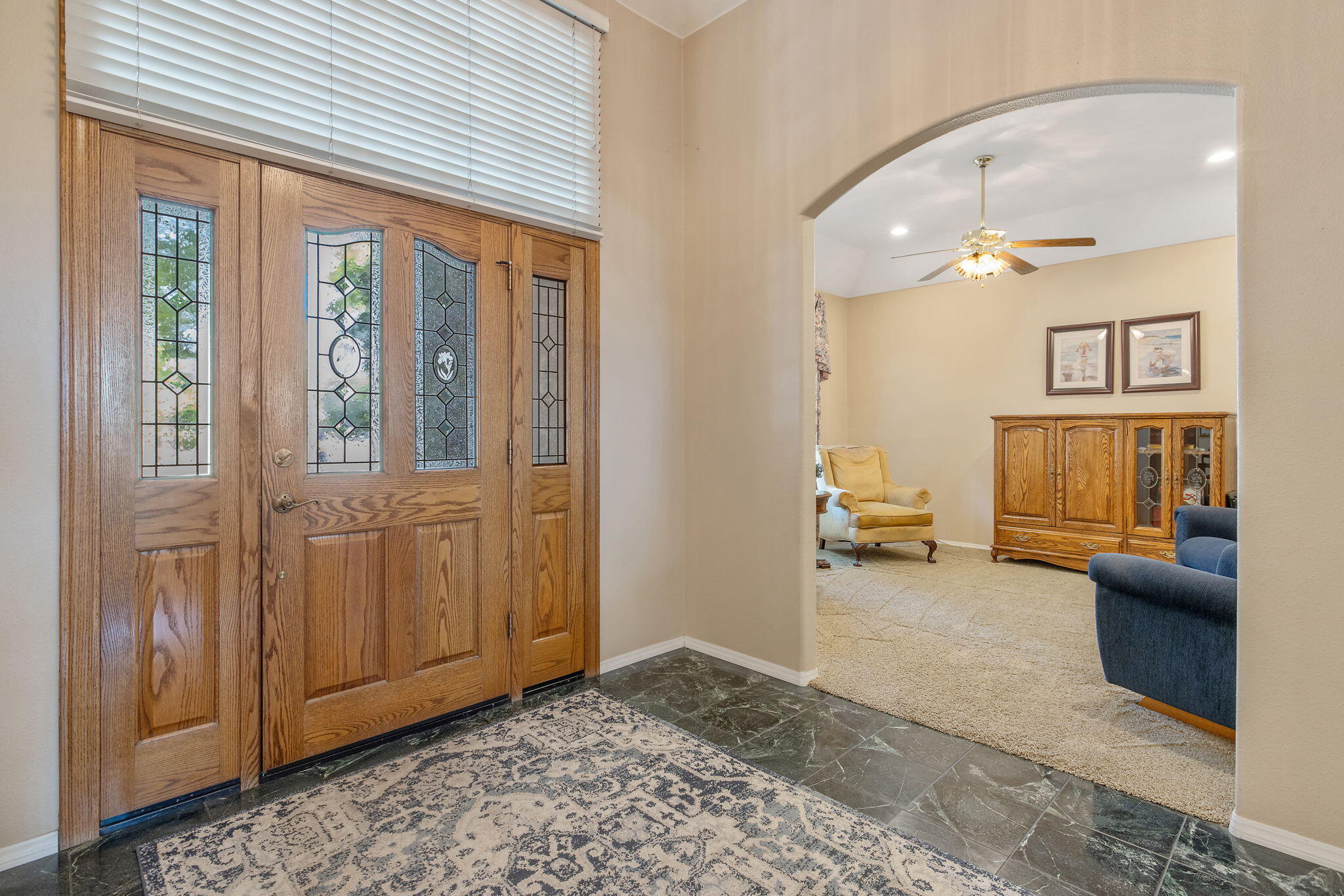 2833 E Laura Ct, Visalia, CA 93292