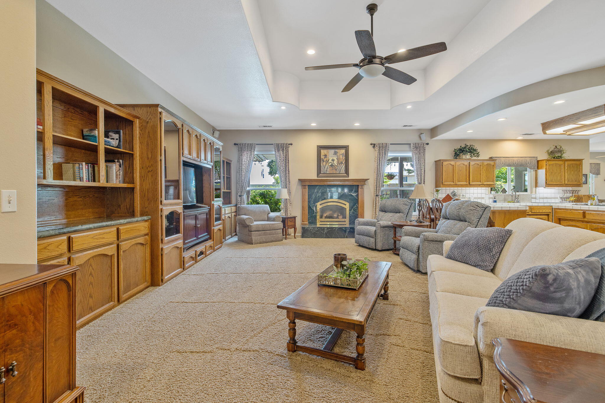 2833 E Laura Ct, Visalia, CA 93292