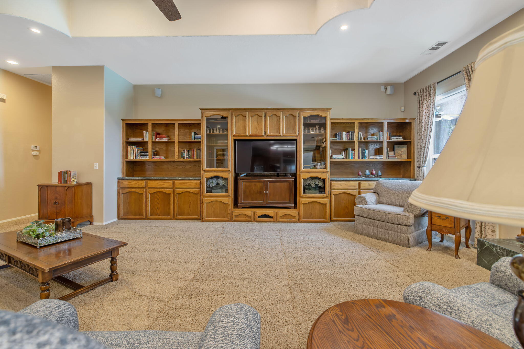 2833 E Laura Ct, Visalia, CA 93292