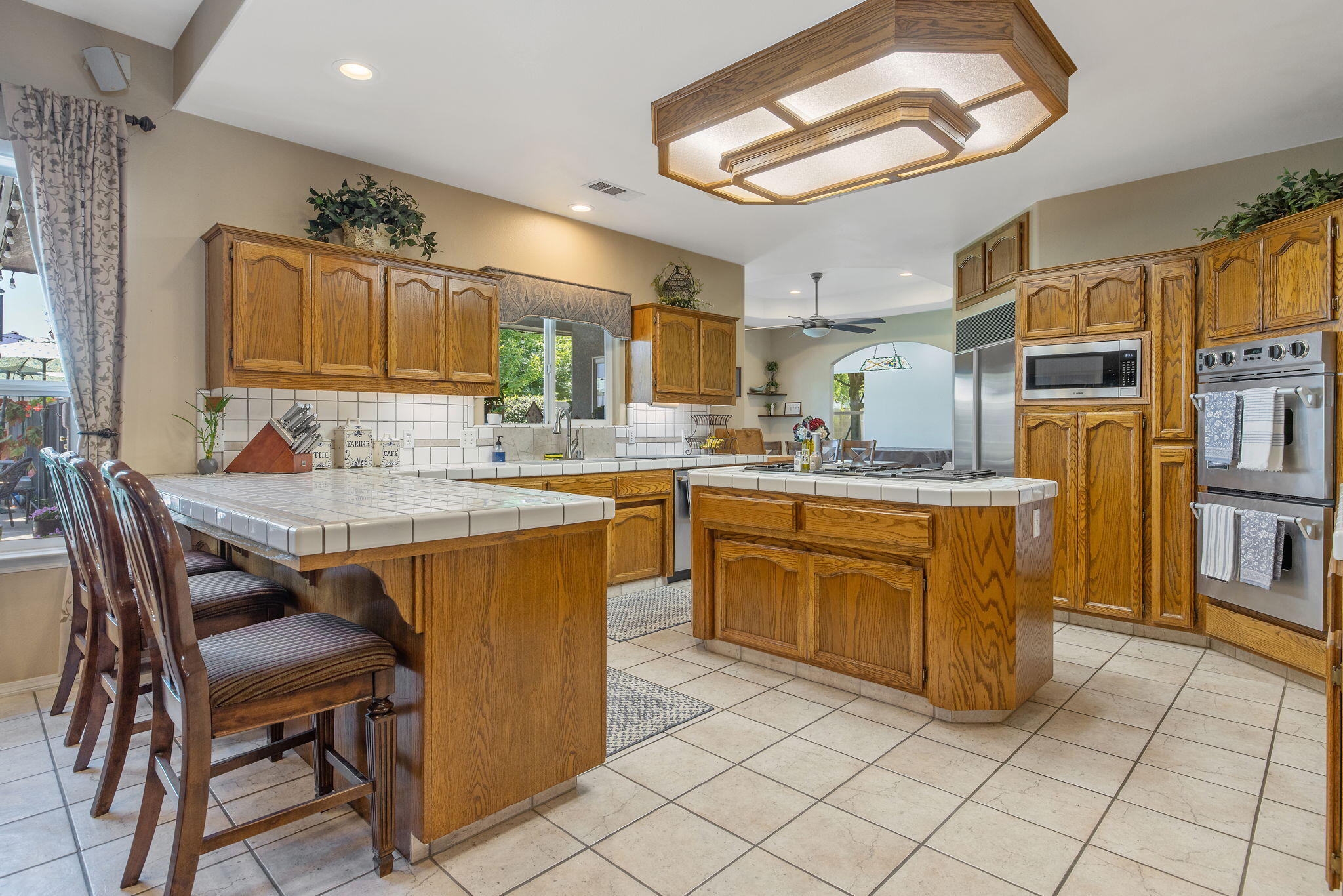 2833 E Laura Ct, Visalia, CA 93292