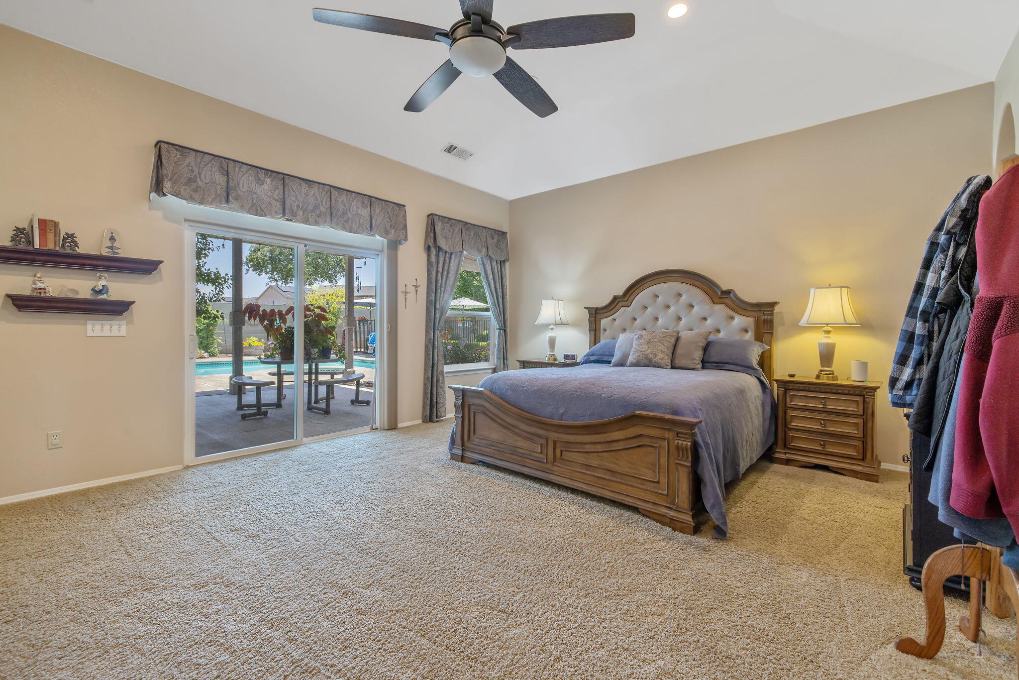 2833 E Laura Ct, Visalia, CA 93292