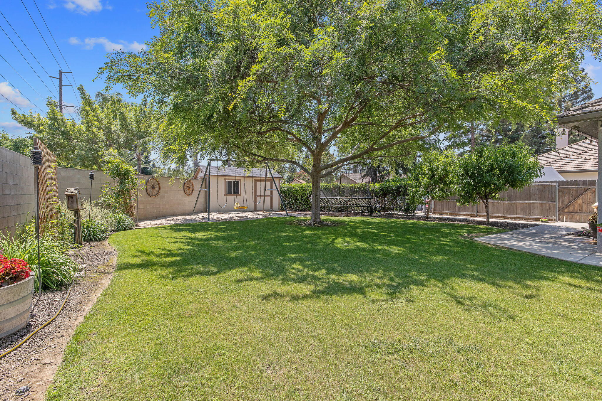2833 E Laura Ct, Visalia, CA 93292