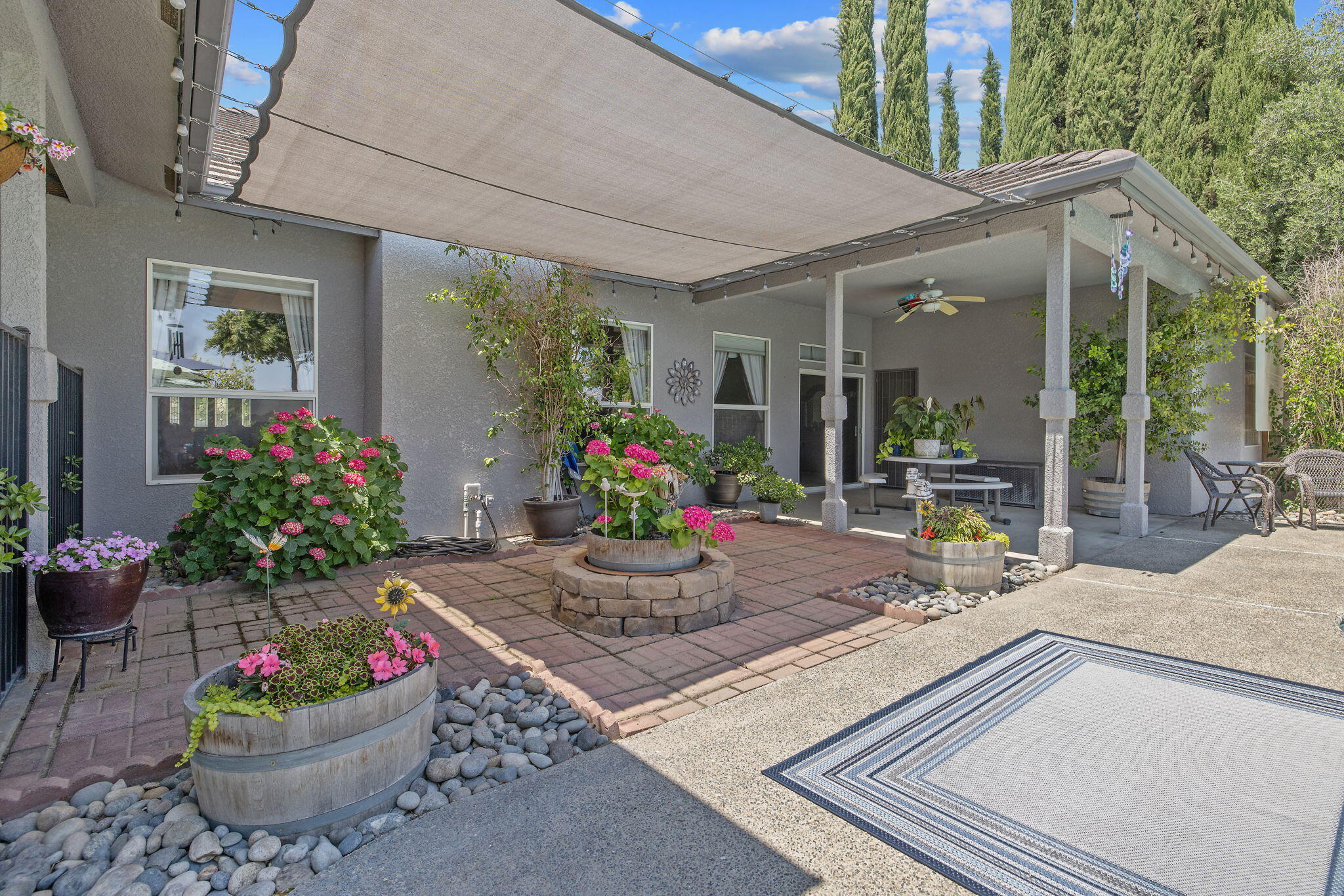 2833 E Laura Ct, Visalia, CA 93292