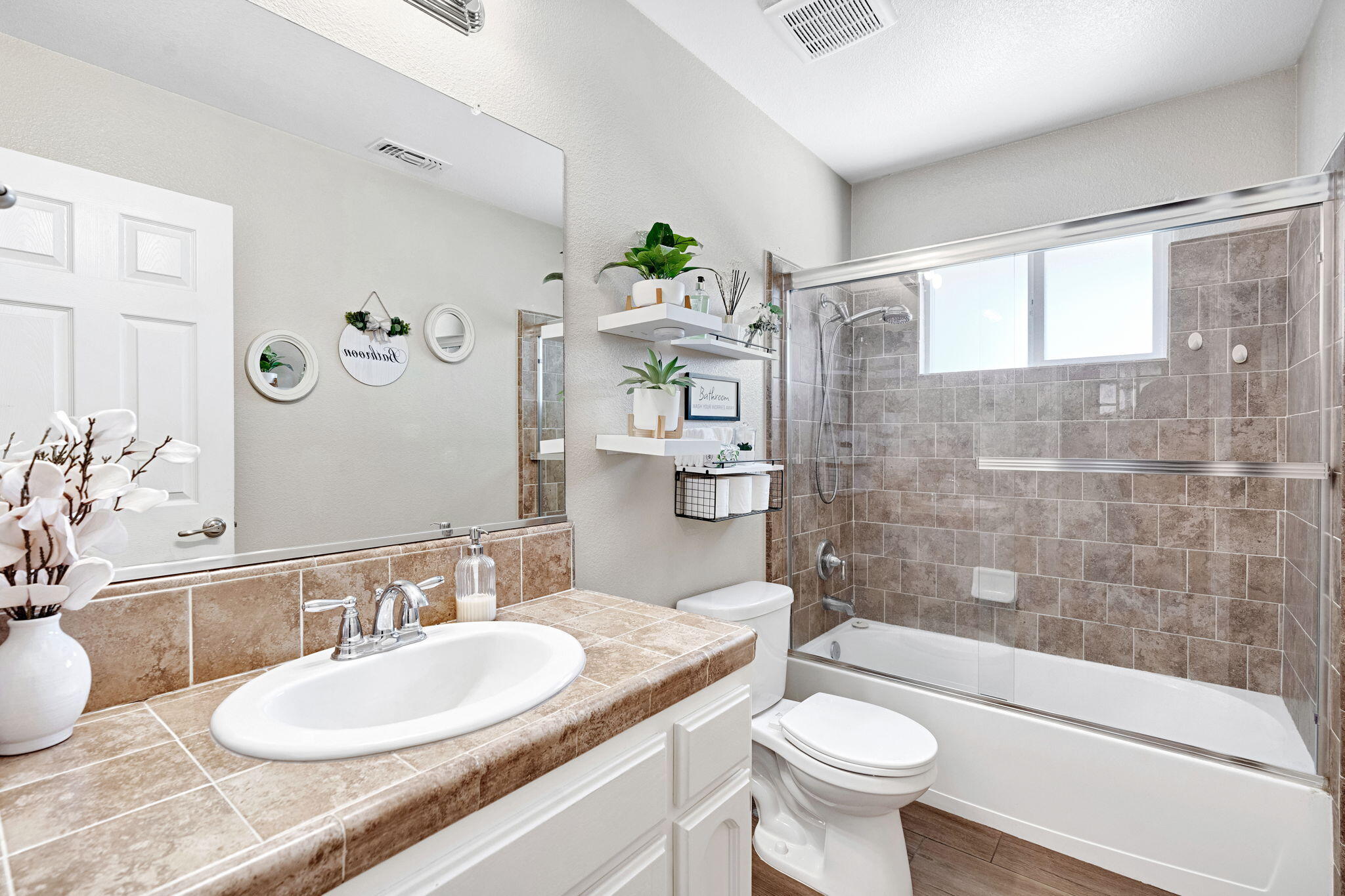 17209 Alonzo Ct, Madera, CA 93638