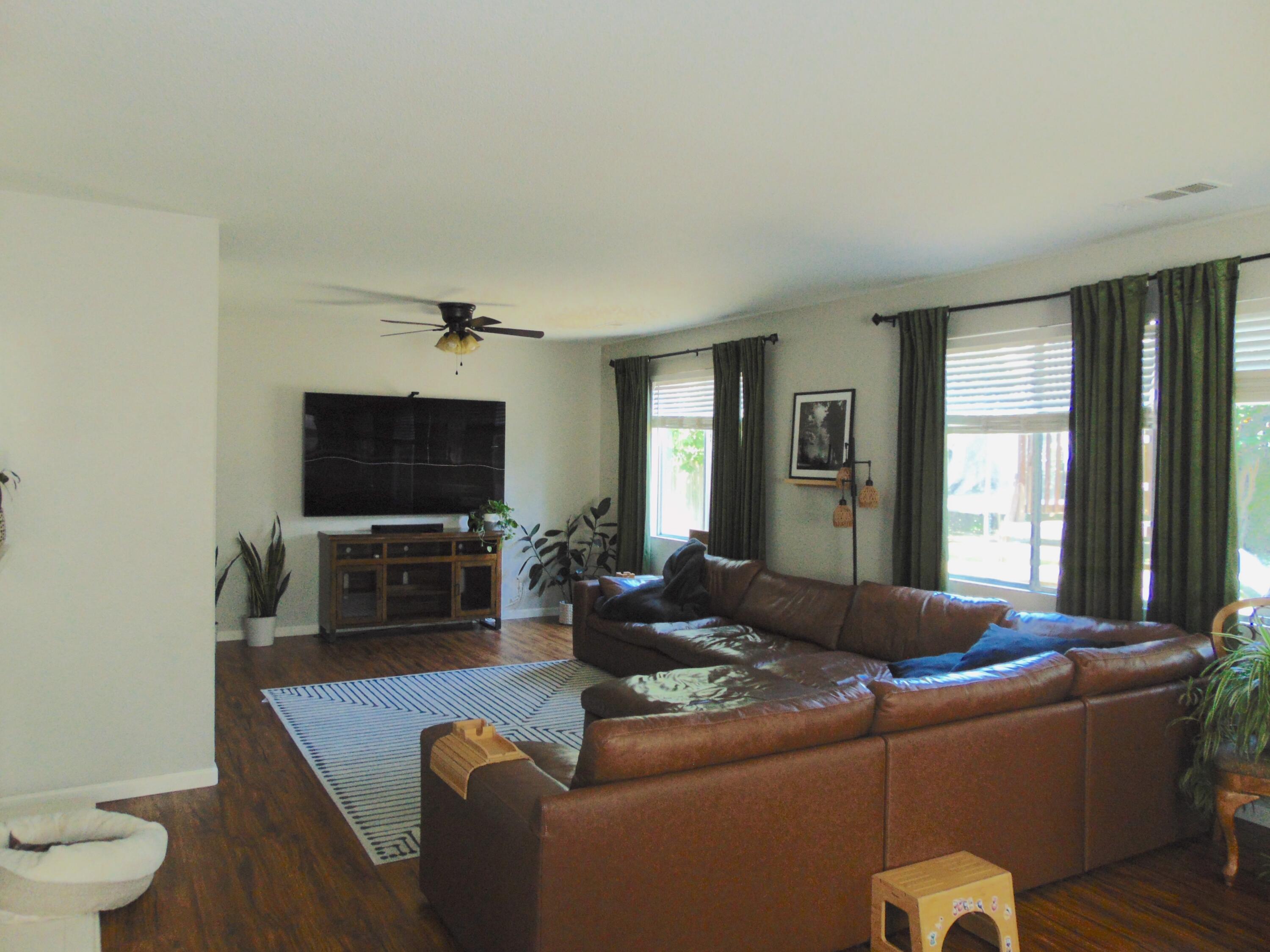 5618 W Babcock Ave, Visalia, CA 93291
