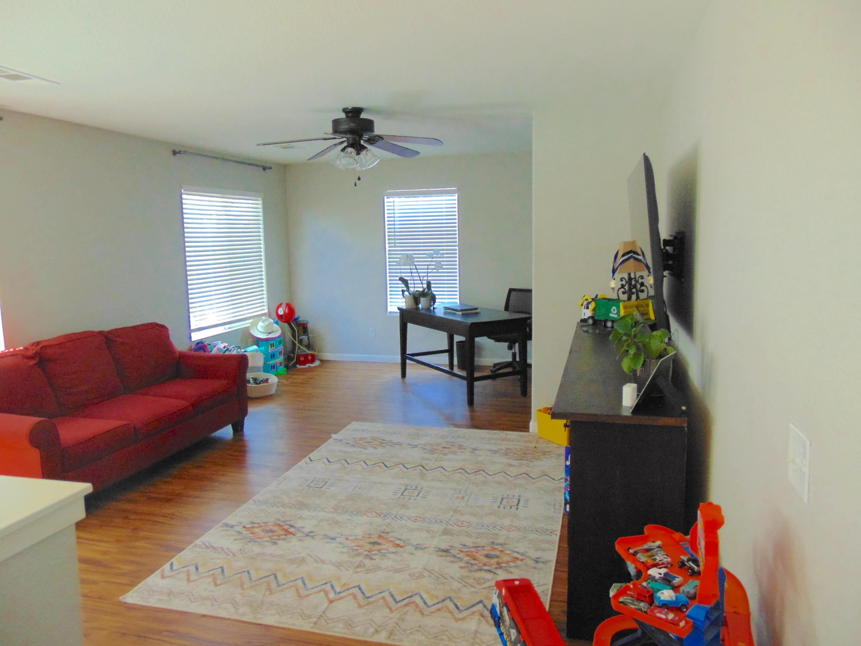 5618 W Babcock Ave, Visalia, CA 93291