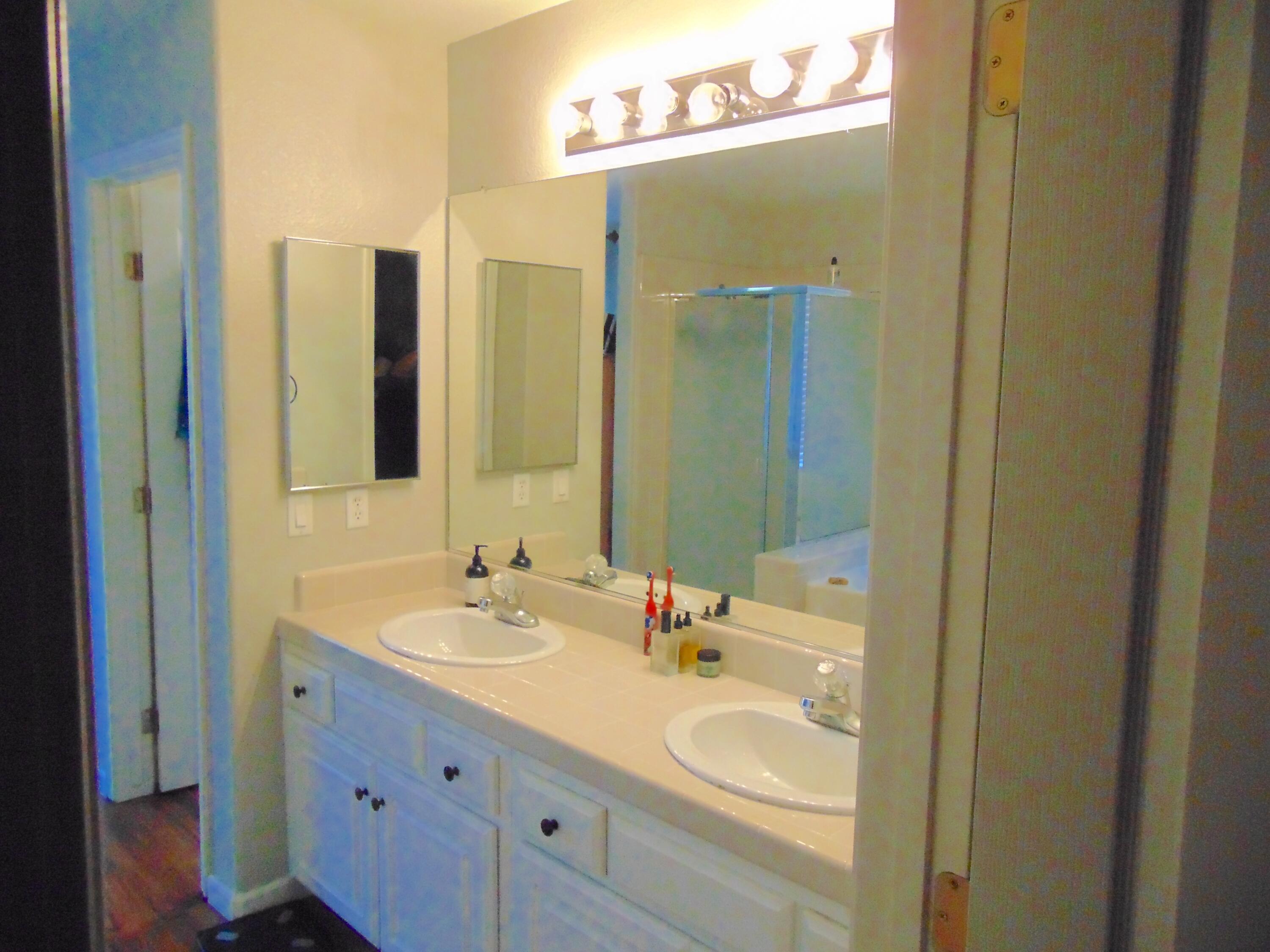 5618 W Babcock Ave, Visalia, CA 93291
