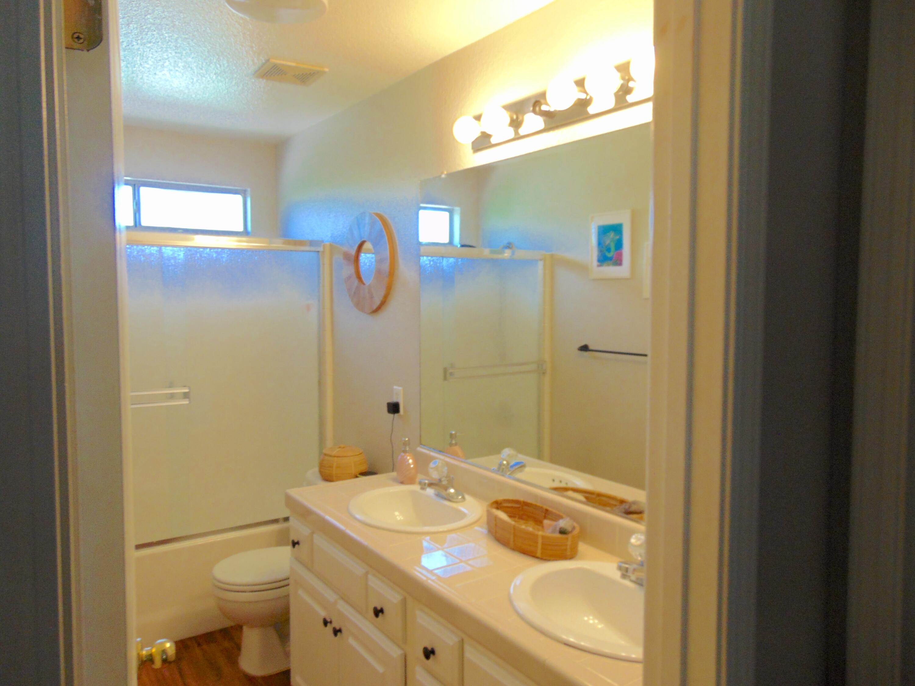5618 W Babcock Ave, Visalia, CA 93291