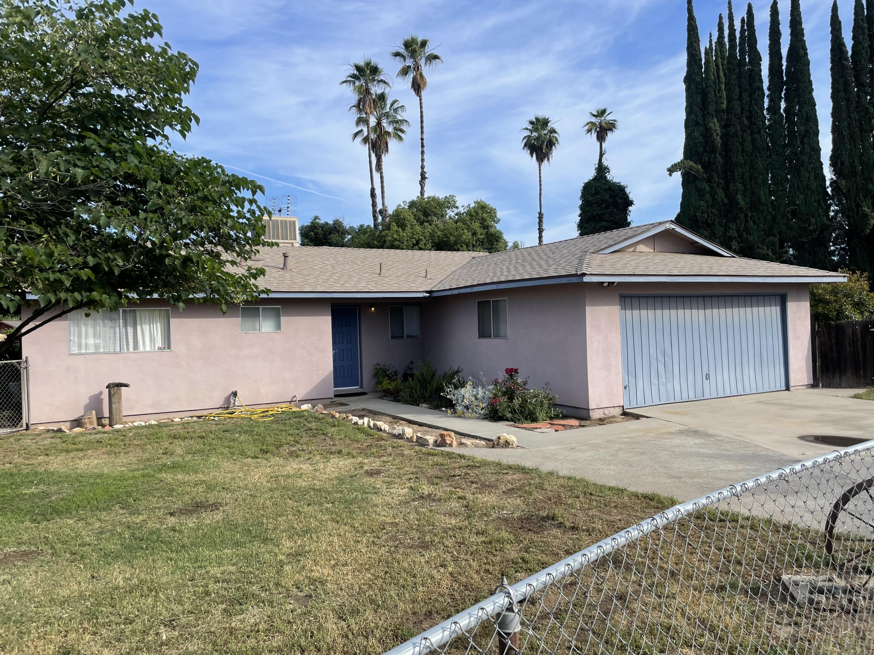 374 W Ponderosa St, Farmersville, CA 93223