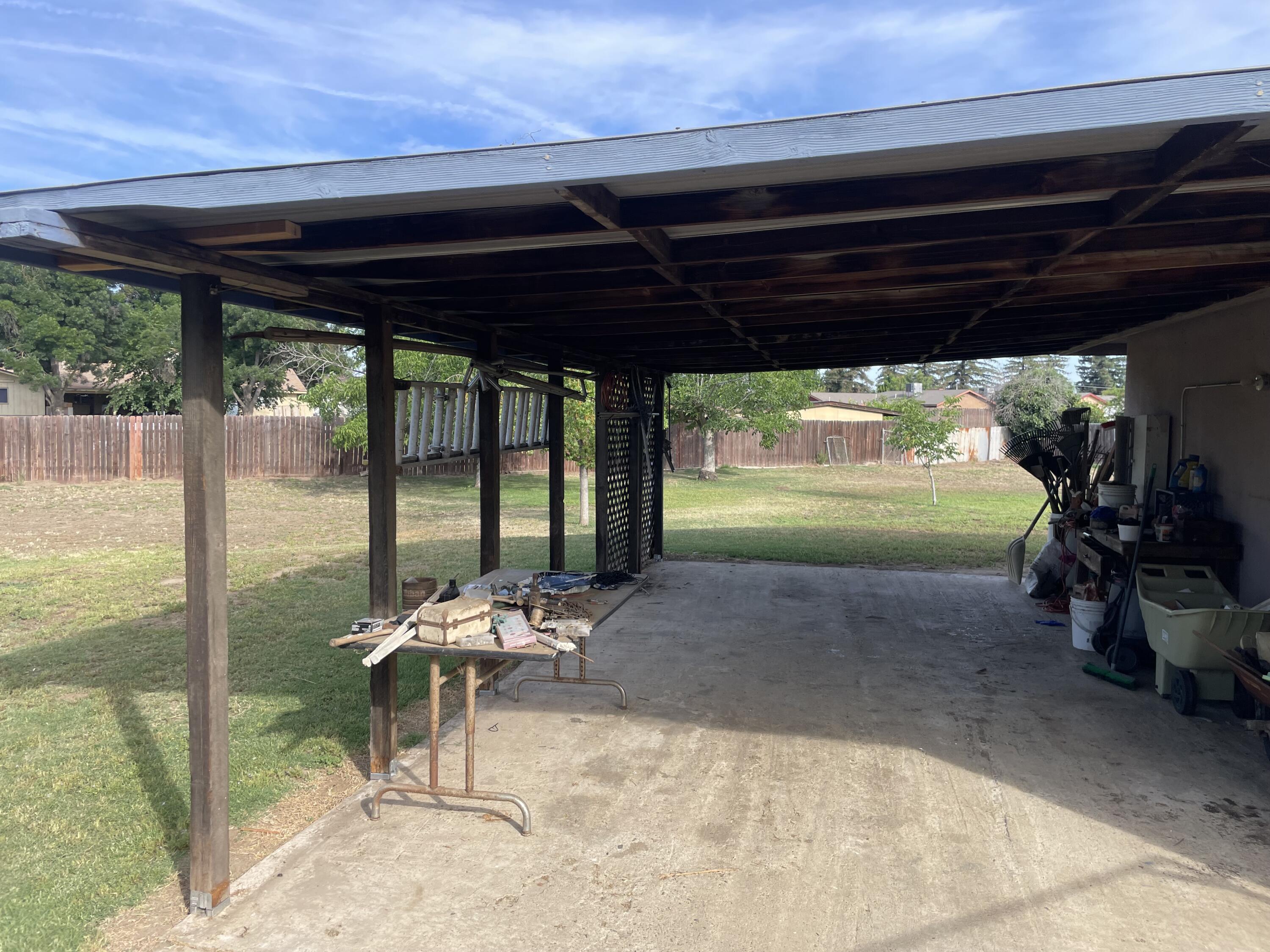 374 W Ponderosa St, Farmersville, CA 93223