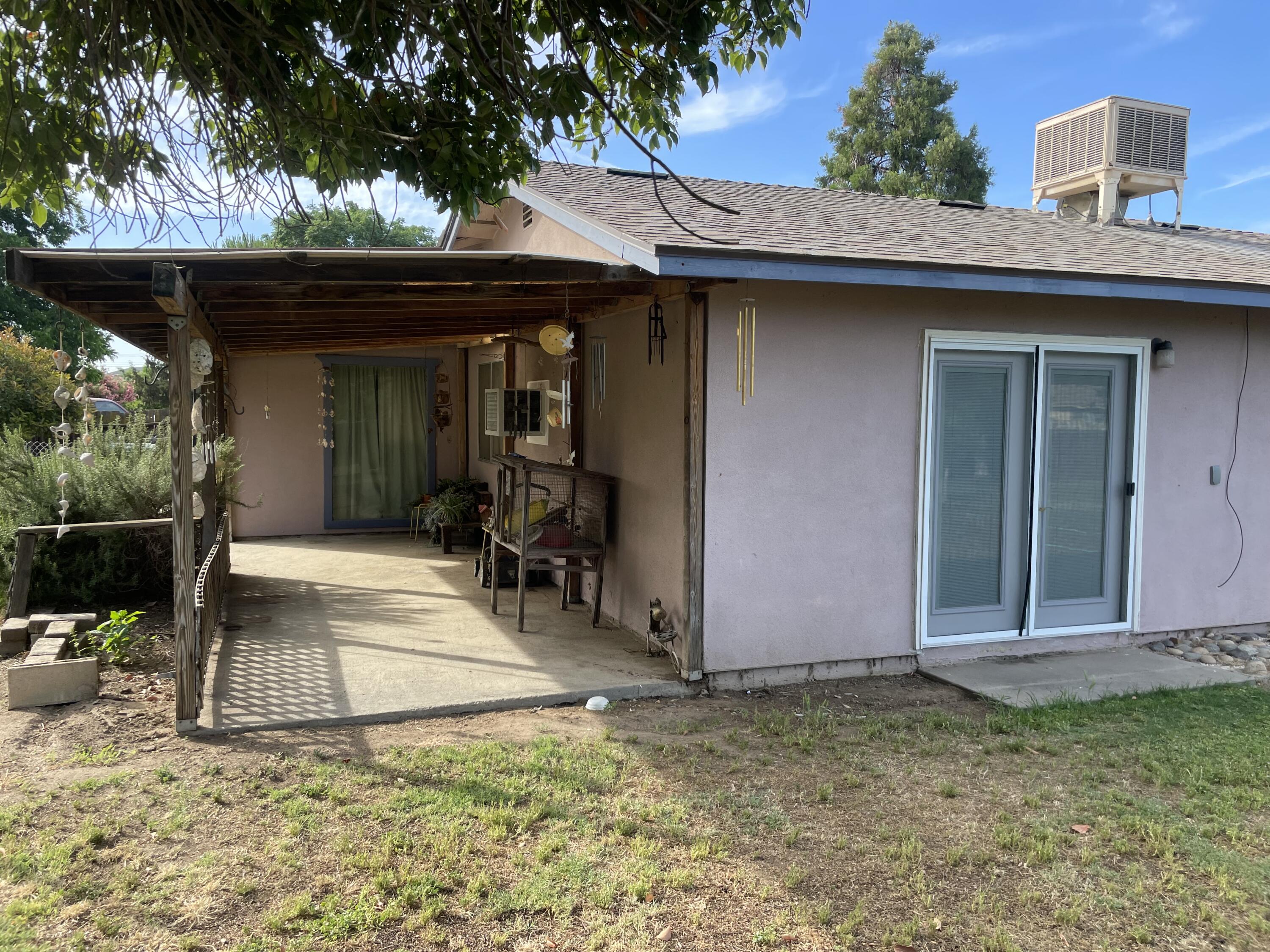 374 W Ponderosa St, Farmersville, CA 93223