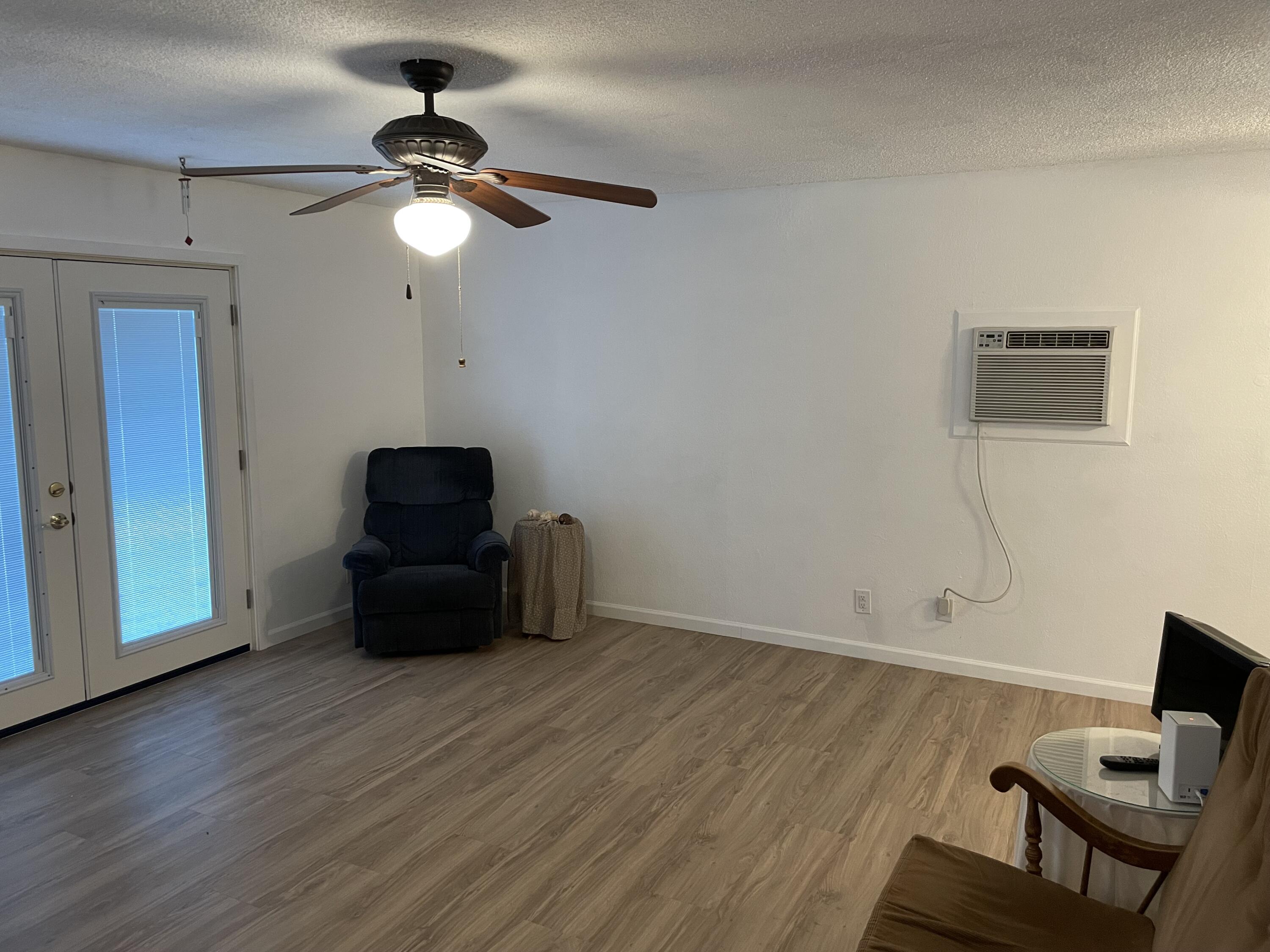 374 W Ponderosa St, Farmersville, CA 93223