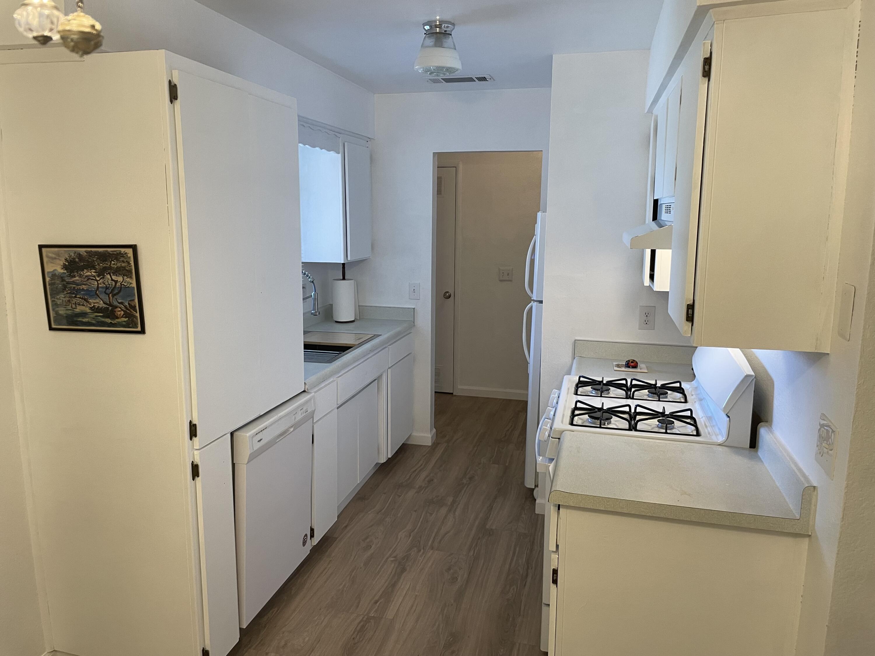 374 W Ponderosa St, Farmersville, CA 93223