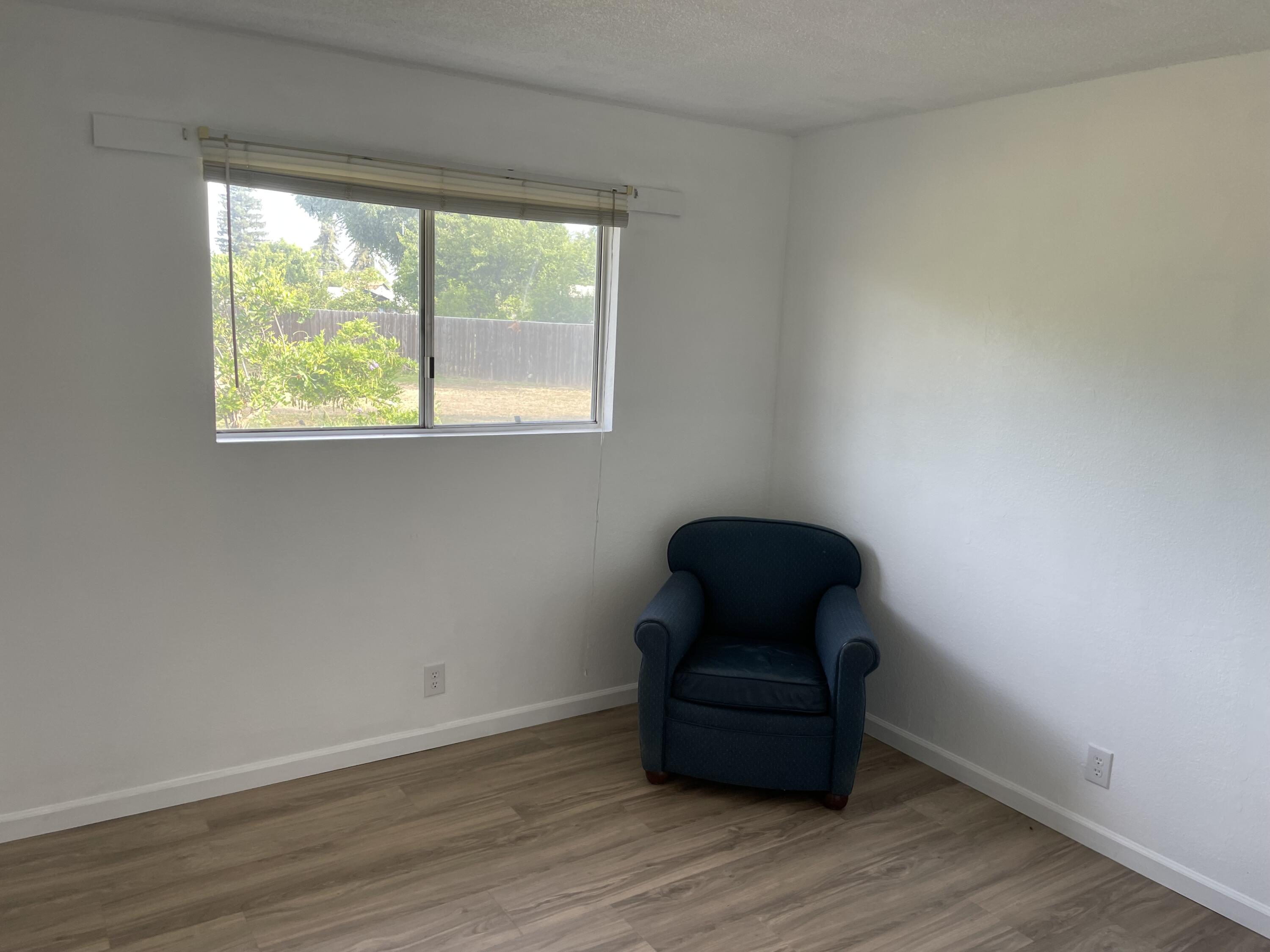 374 W Ponderosa St, Farmersville, CA 93223