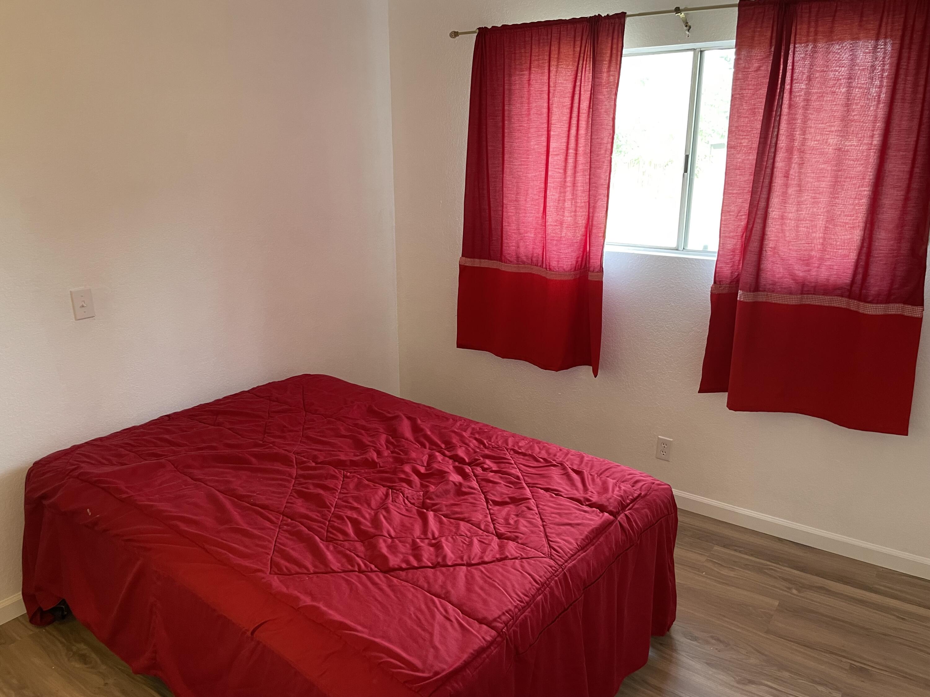374 W Ponderosa St, Farmersville, CA 93223