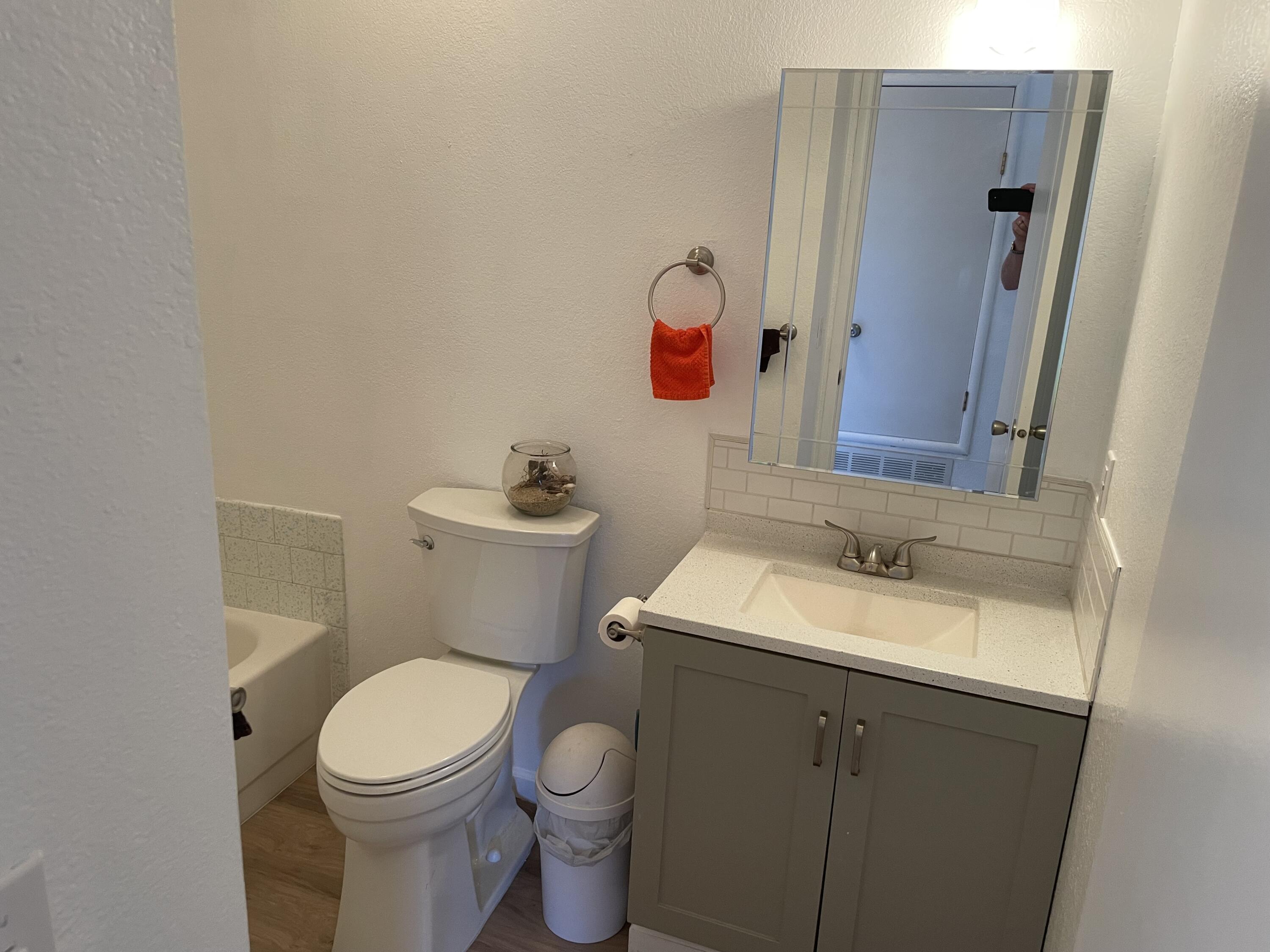 374 W Ponderosa St, Farmersville, CA 93223