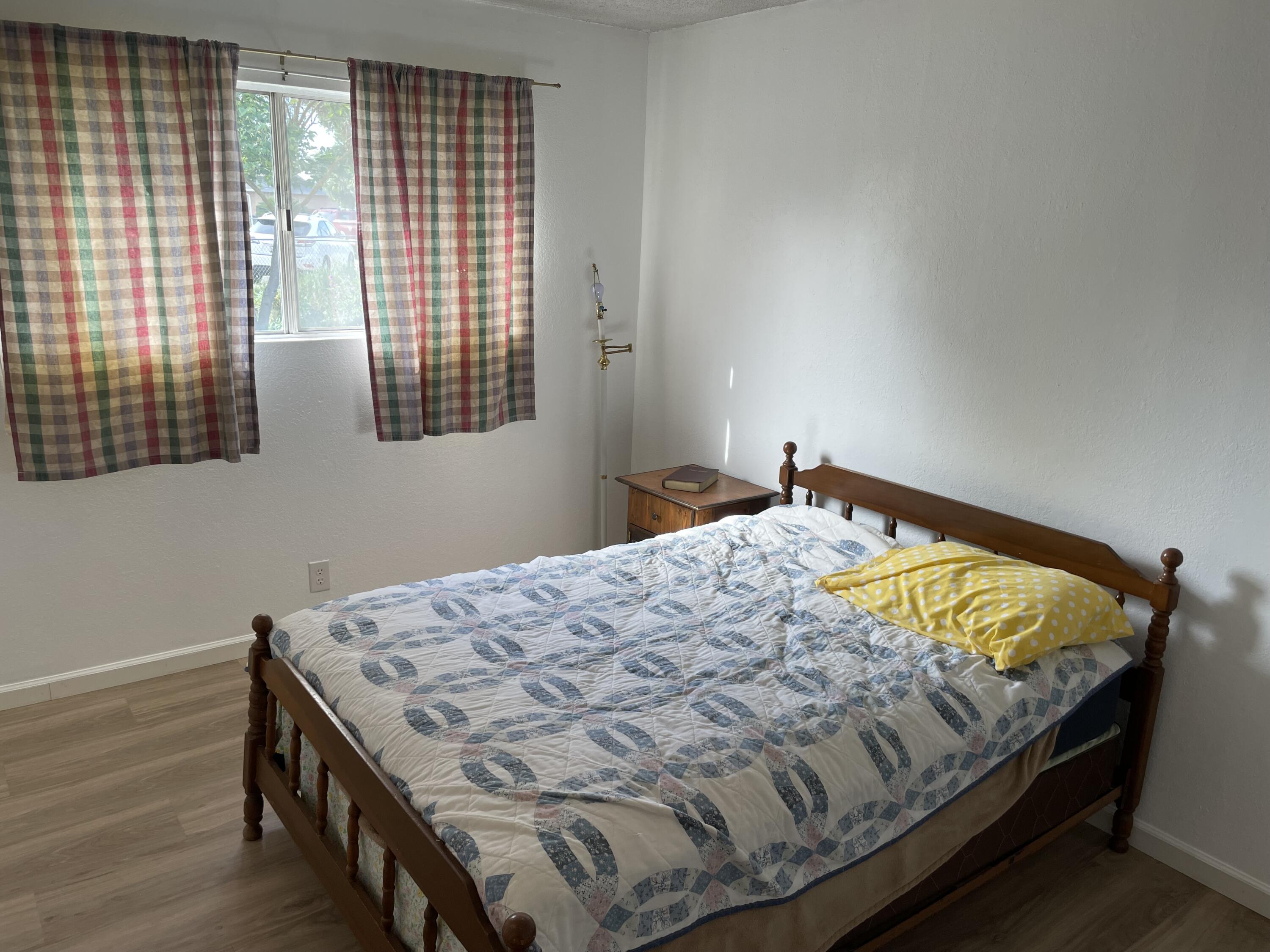 374 W Ponderosa St, Farmersville, CA 93223