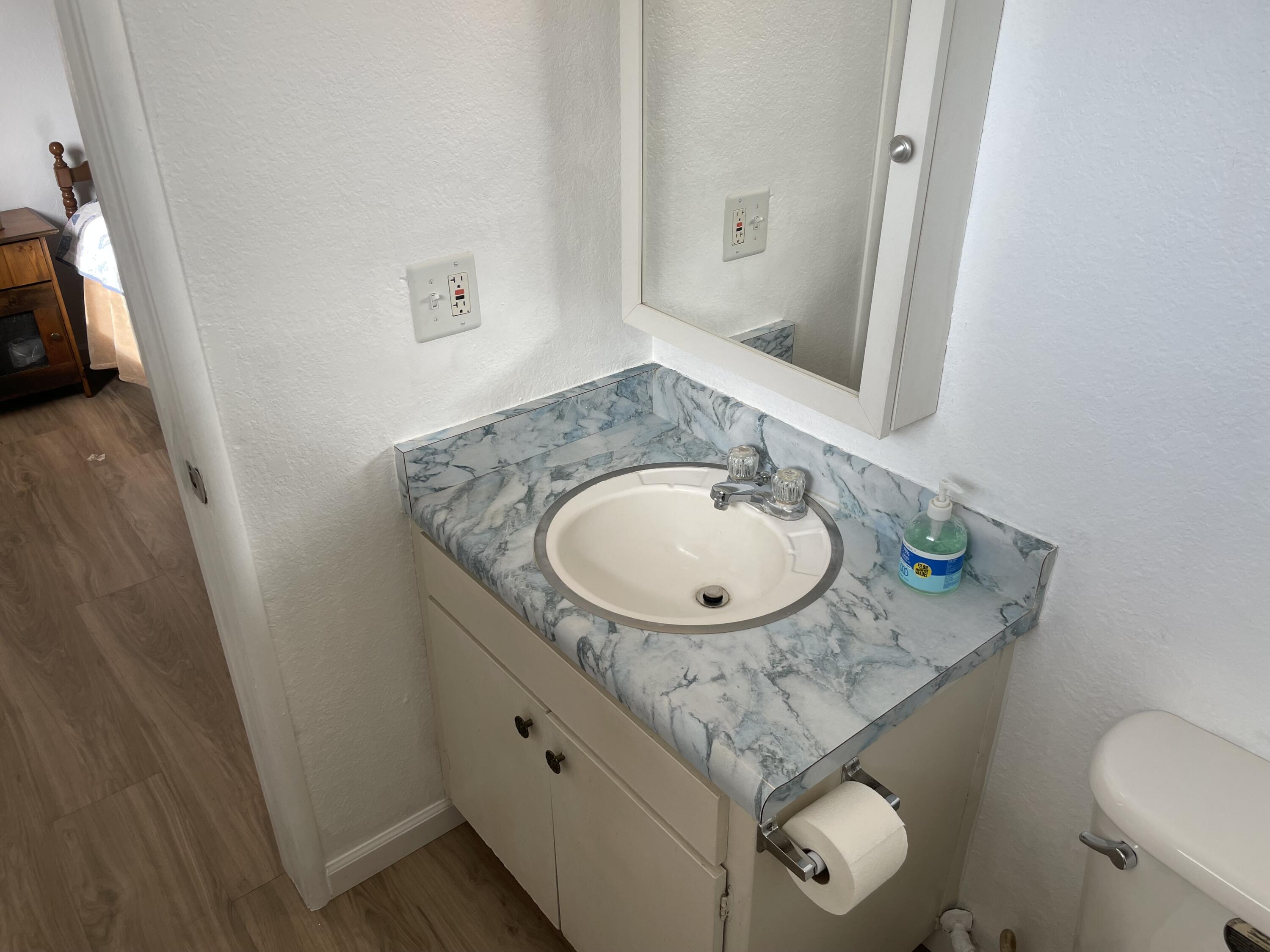 374 W Ponderosa St, Farmersville, CA 93223
