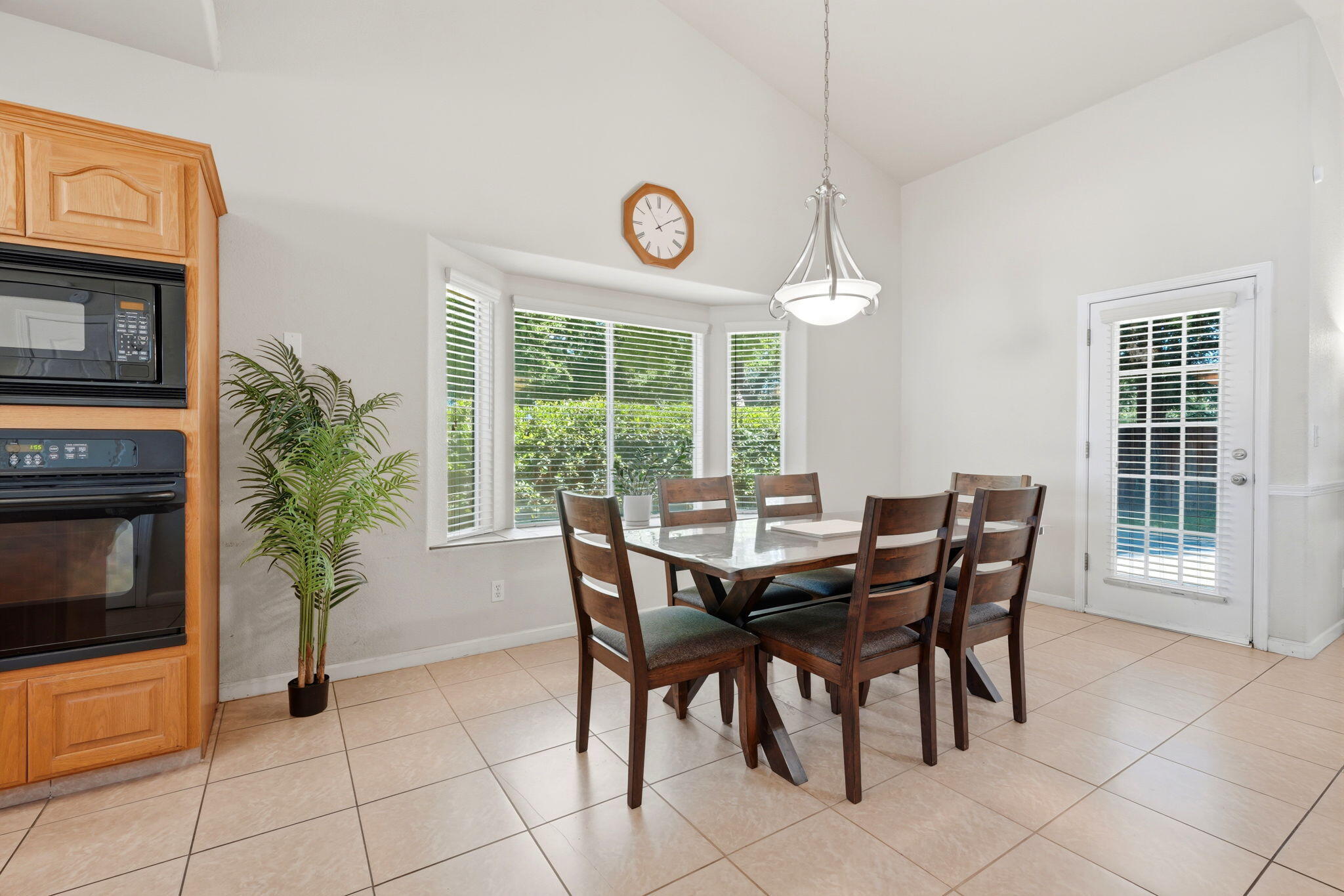 4651 W Morris Ave, Fresno, CA 93722