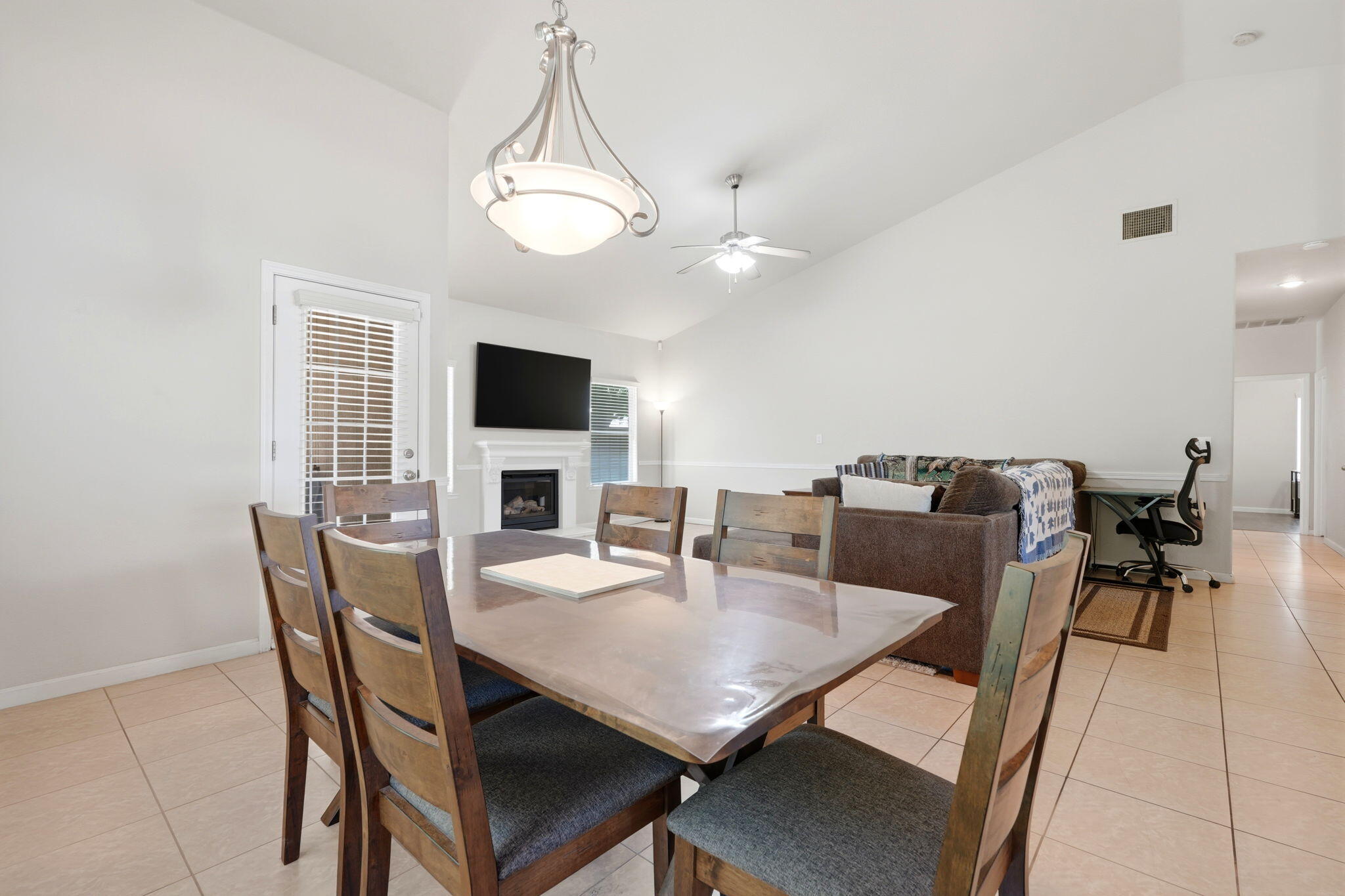 4651 W Morris Ave, Fresno, CA 93722