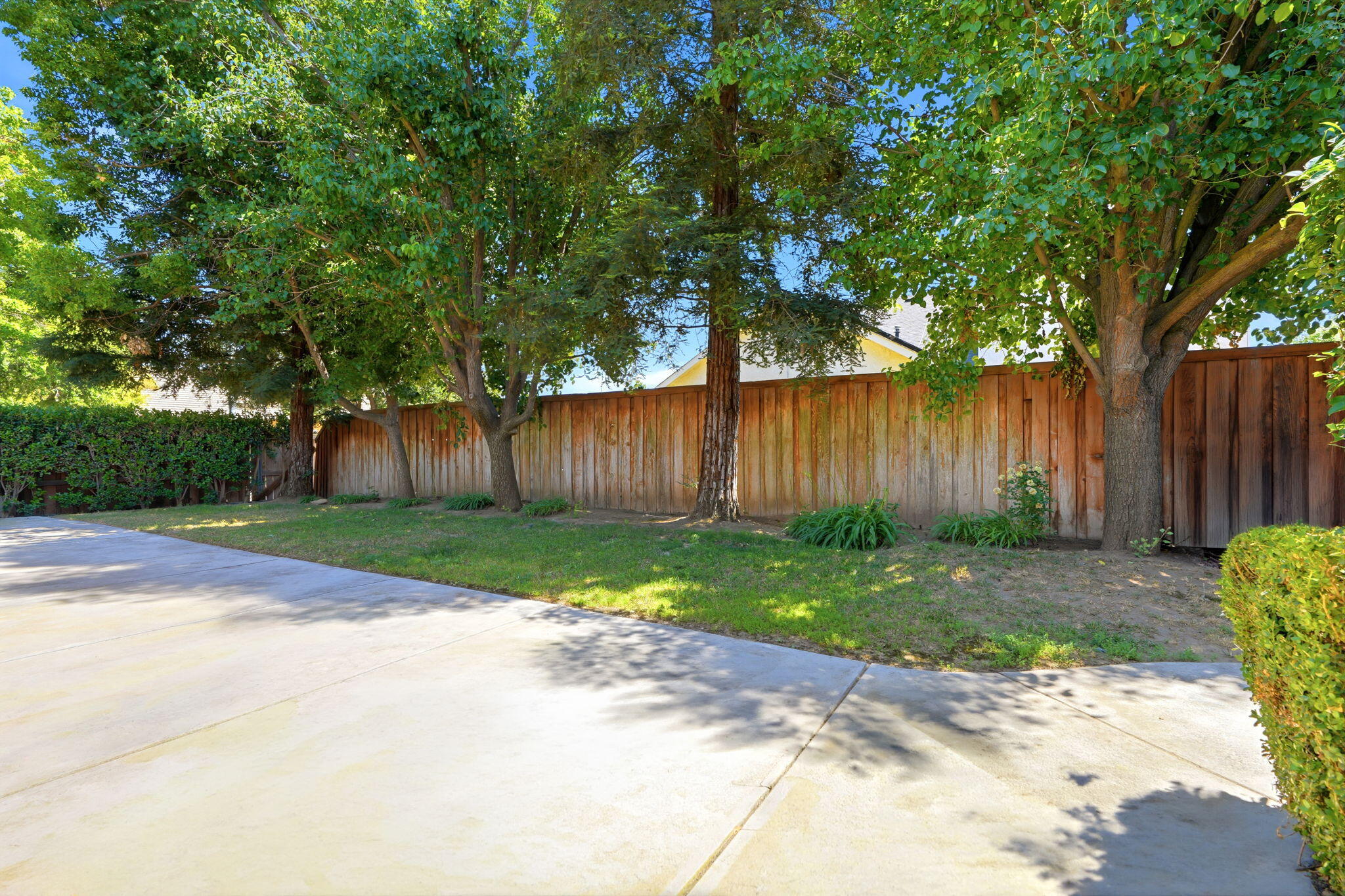 4651 W Morris Ave, Fresno, CA 93722