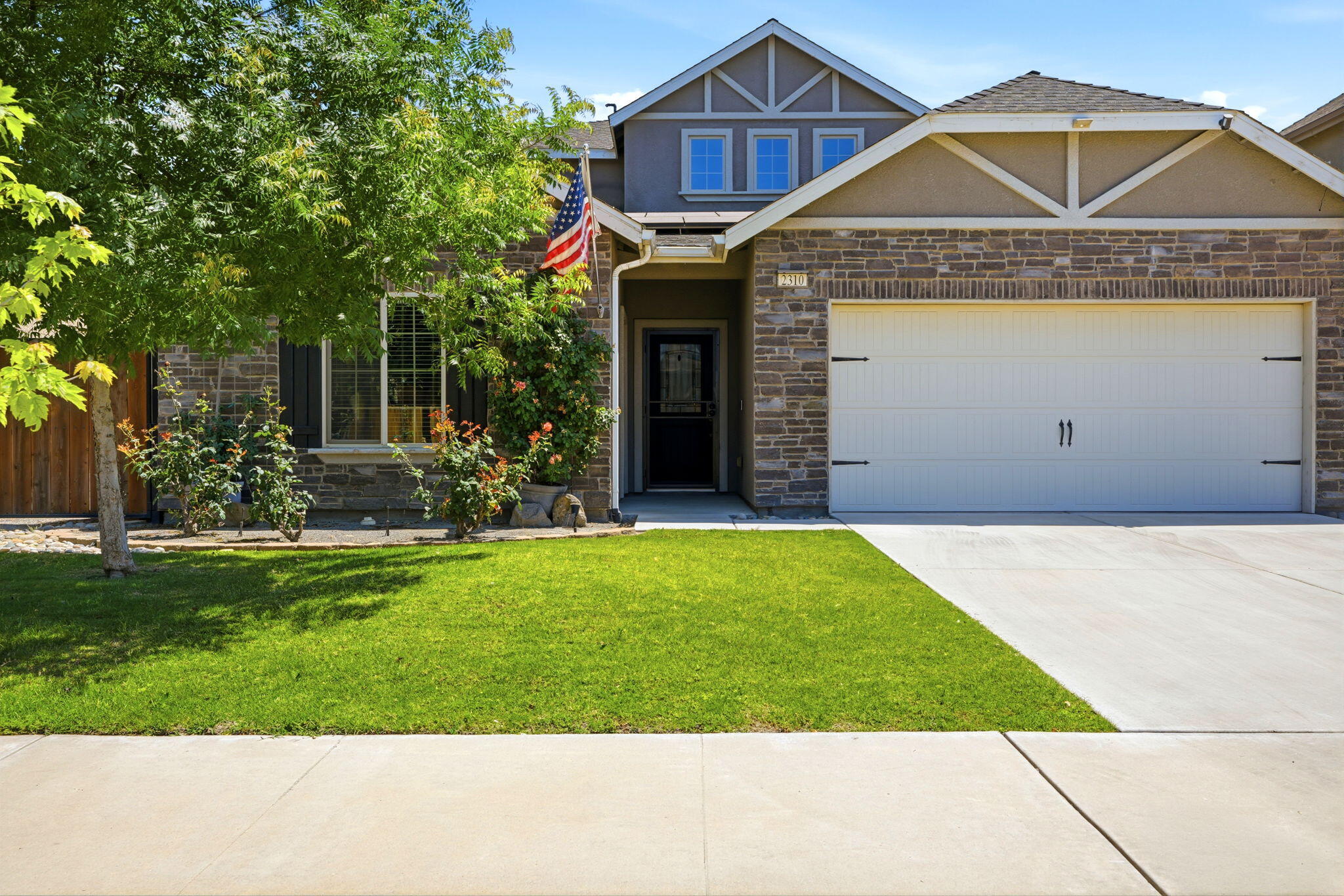 2310 N Crowe St, Visalia, CA 93291