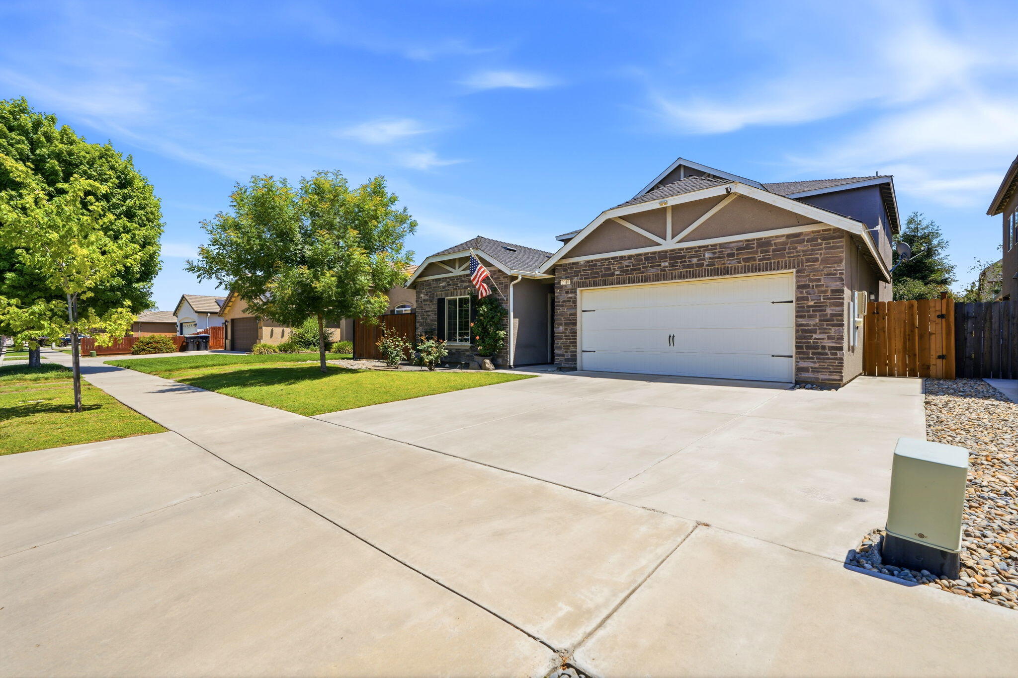 2310 N Crowe St, Visalia, CA 93291