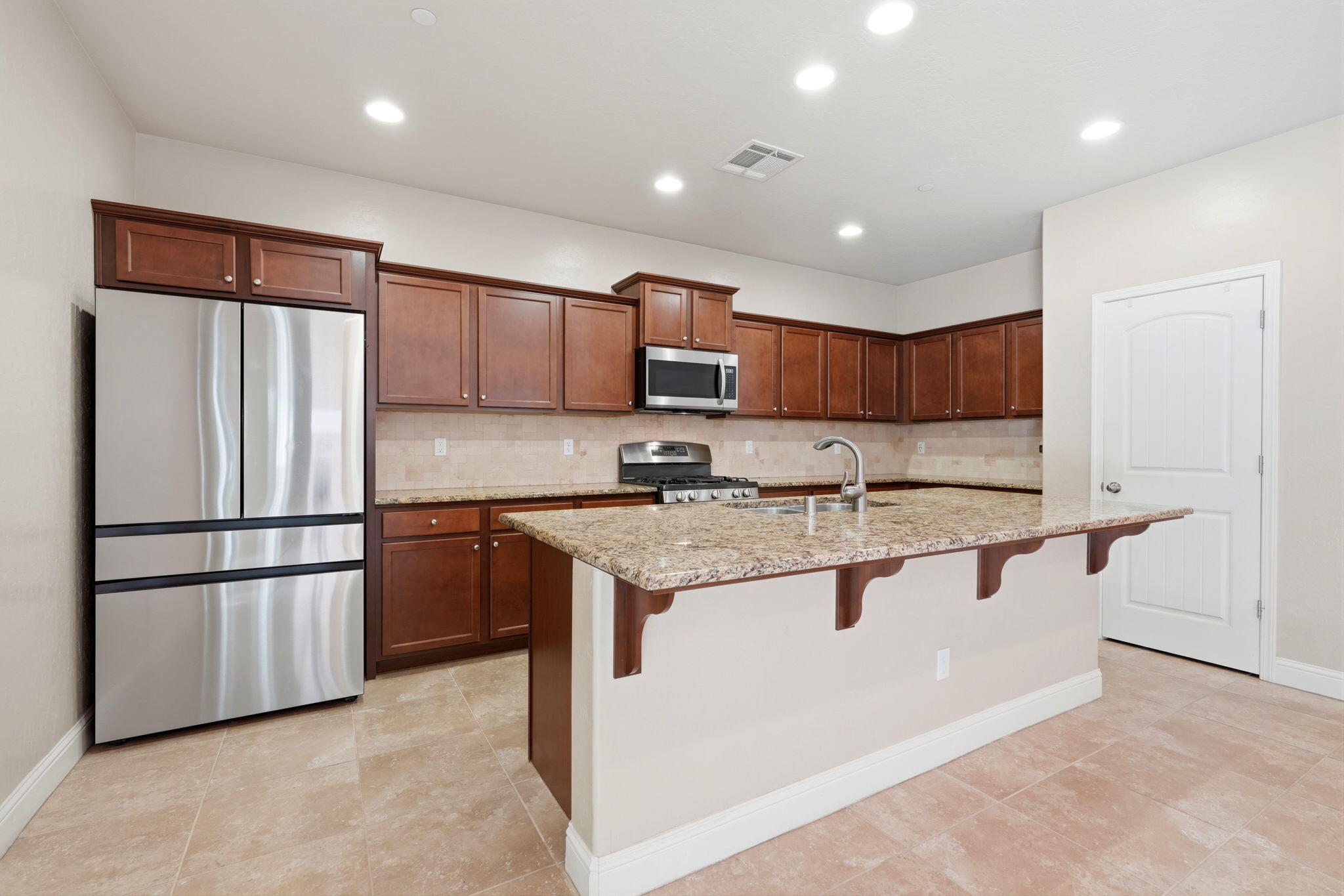 2310 N Crowe St, Visalia, CA 93291